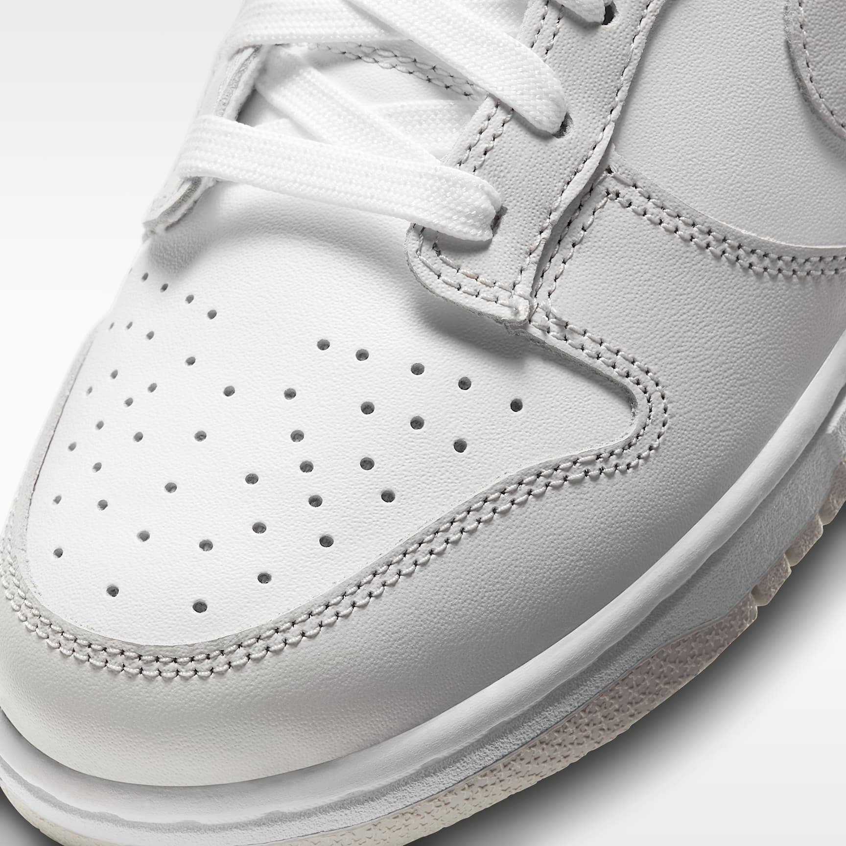 Nike Dunk Low Damenschuh – Weiß/Weiß/Photon Dust