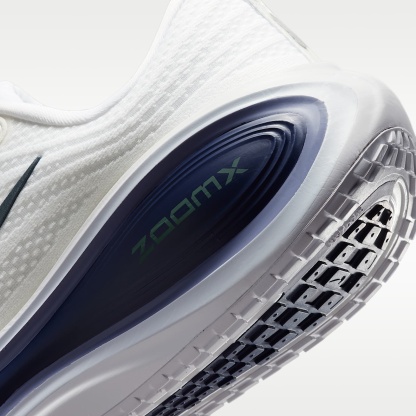 Nike Vomero Plus Straßenlaufschuh (Herren) – Weiß/Green Spark/World Indigo/Midnight Navy