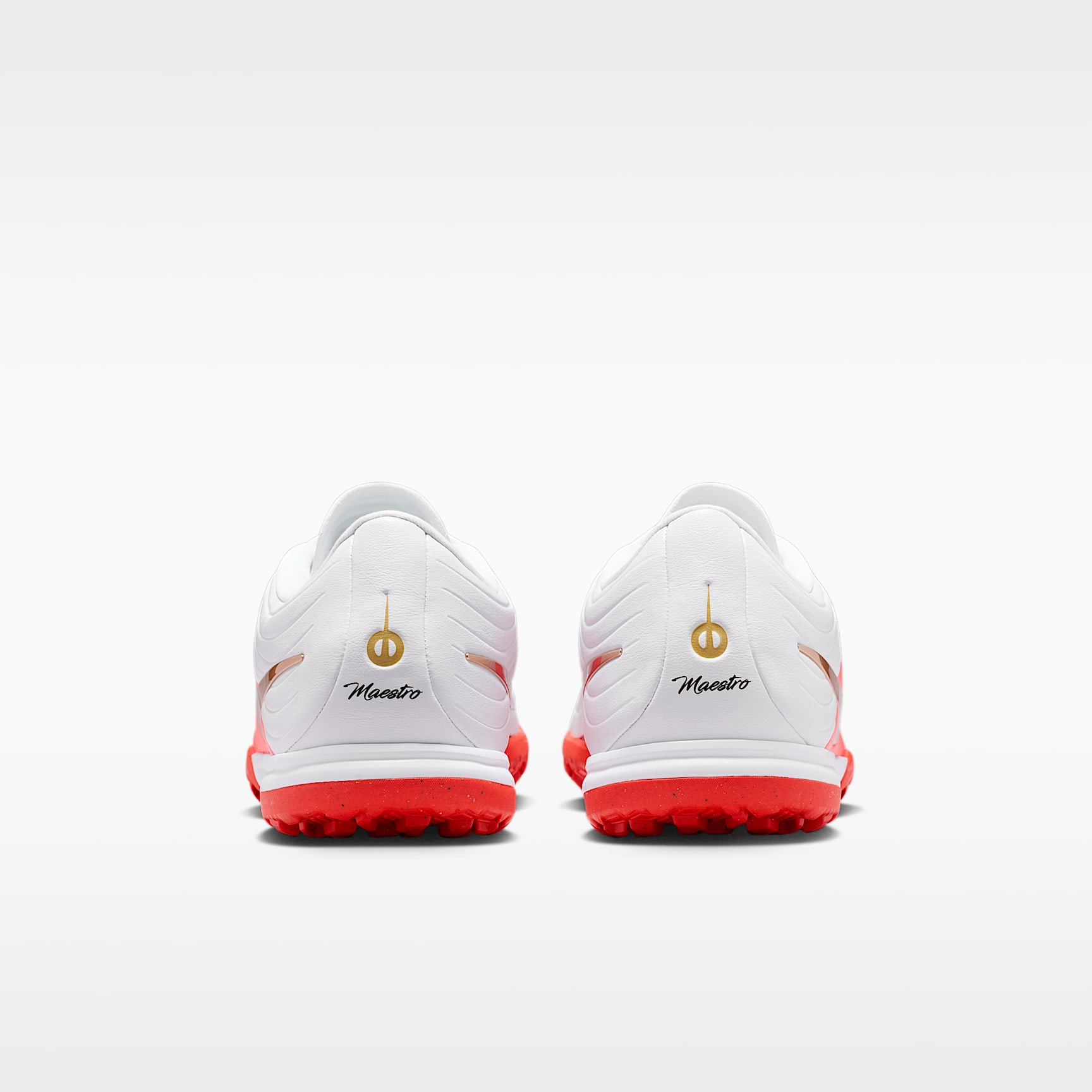 Nike Tiempo Maestro Academy Low-Top-Fußballschuh für Turf – Weiß/Bright Crimson/Blur