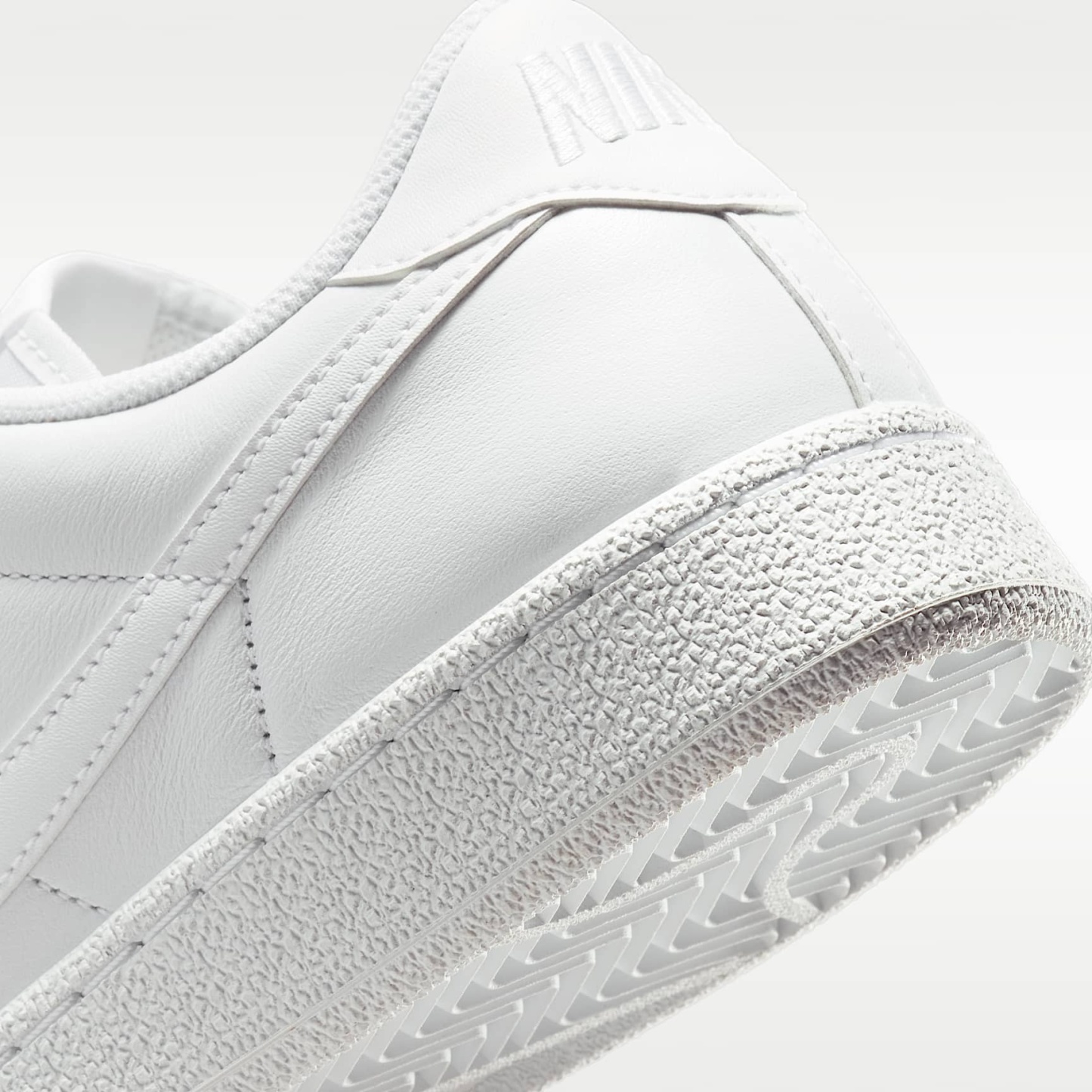 Nike Tennis Classic Damenschuh – Weiß/Weiß