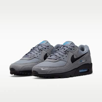 Nike Air Max 90 Herrenschuh – Smoke Grey/Light Photo Blue/Metallic Silver/Schwarz