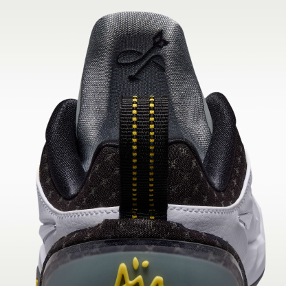 A'Two "Ride at DA'wn" A'ja Wilson Basketballschuh – Weiß/Schwarz