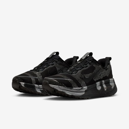Nike Vomero 18 Straßenlaufschuh (Herren) – Iron Grey/Light Smoke Grey/Schwarz