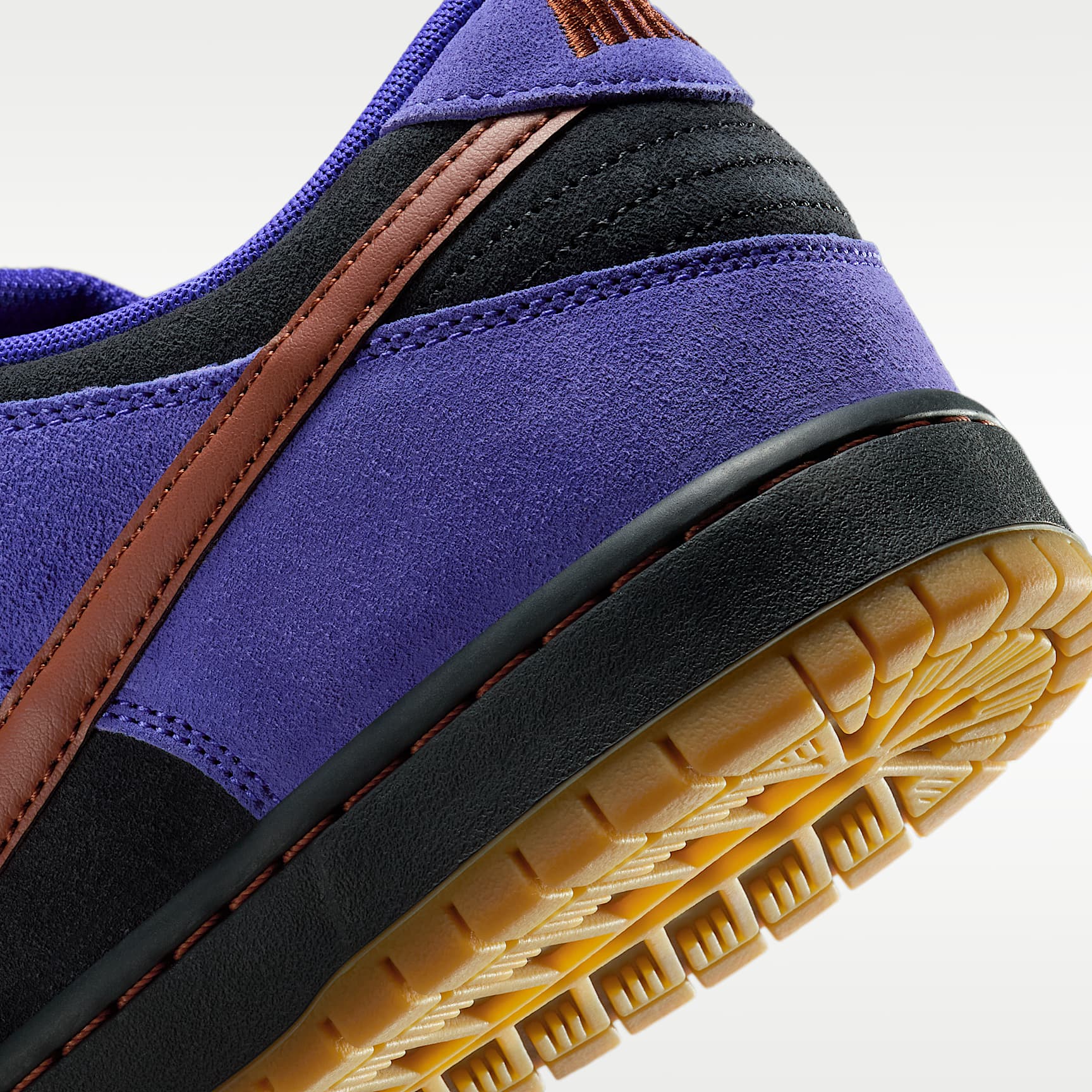 Nike SB Dunk Low Pro Skateboardschuh – Persian Violet/Off Noir/Gum Medium Brown/Cinnamon