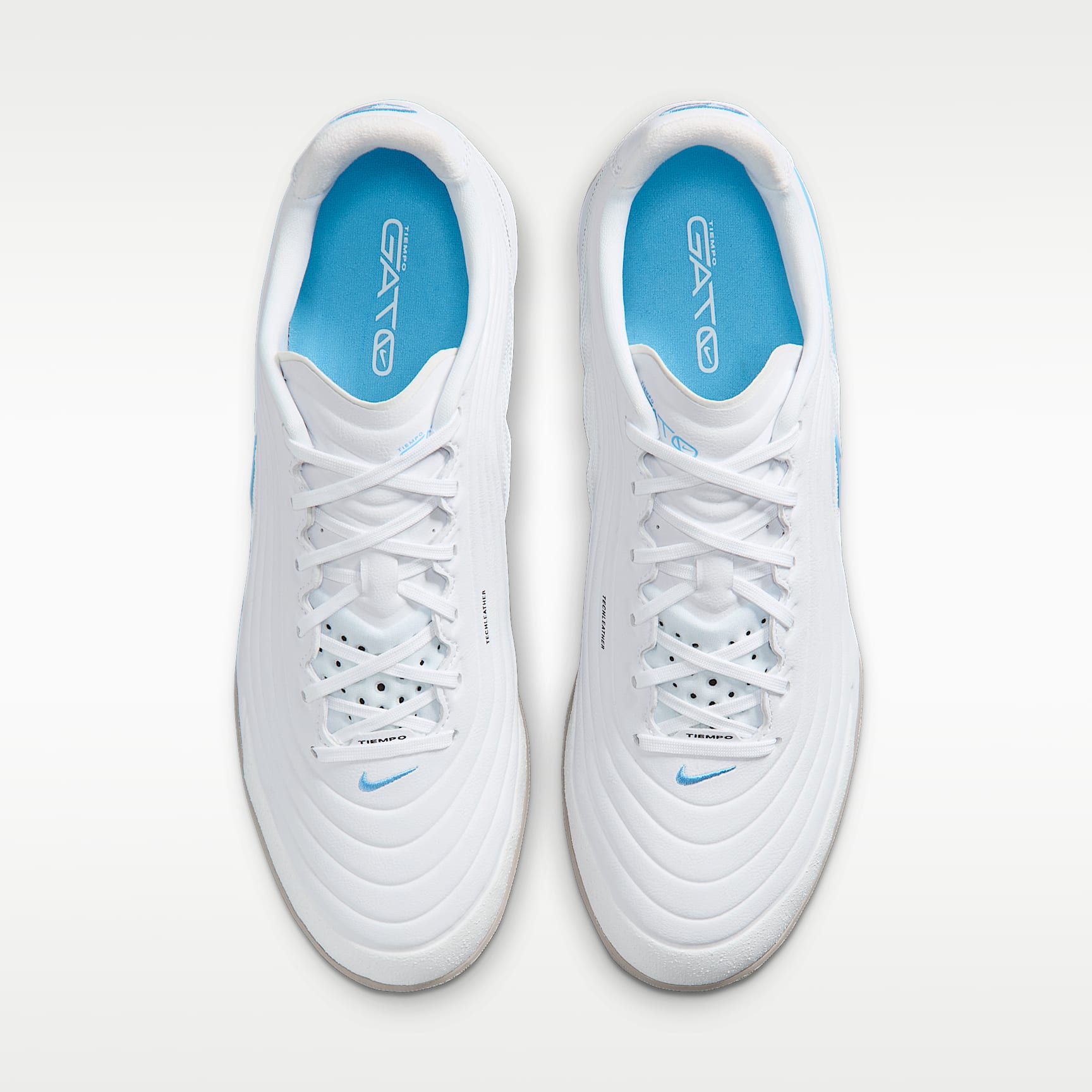 Nike Tiempo Reactgato Low Top Fußballschuh für Hallen- und Hartplätze – Weiß/Shimmer