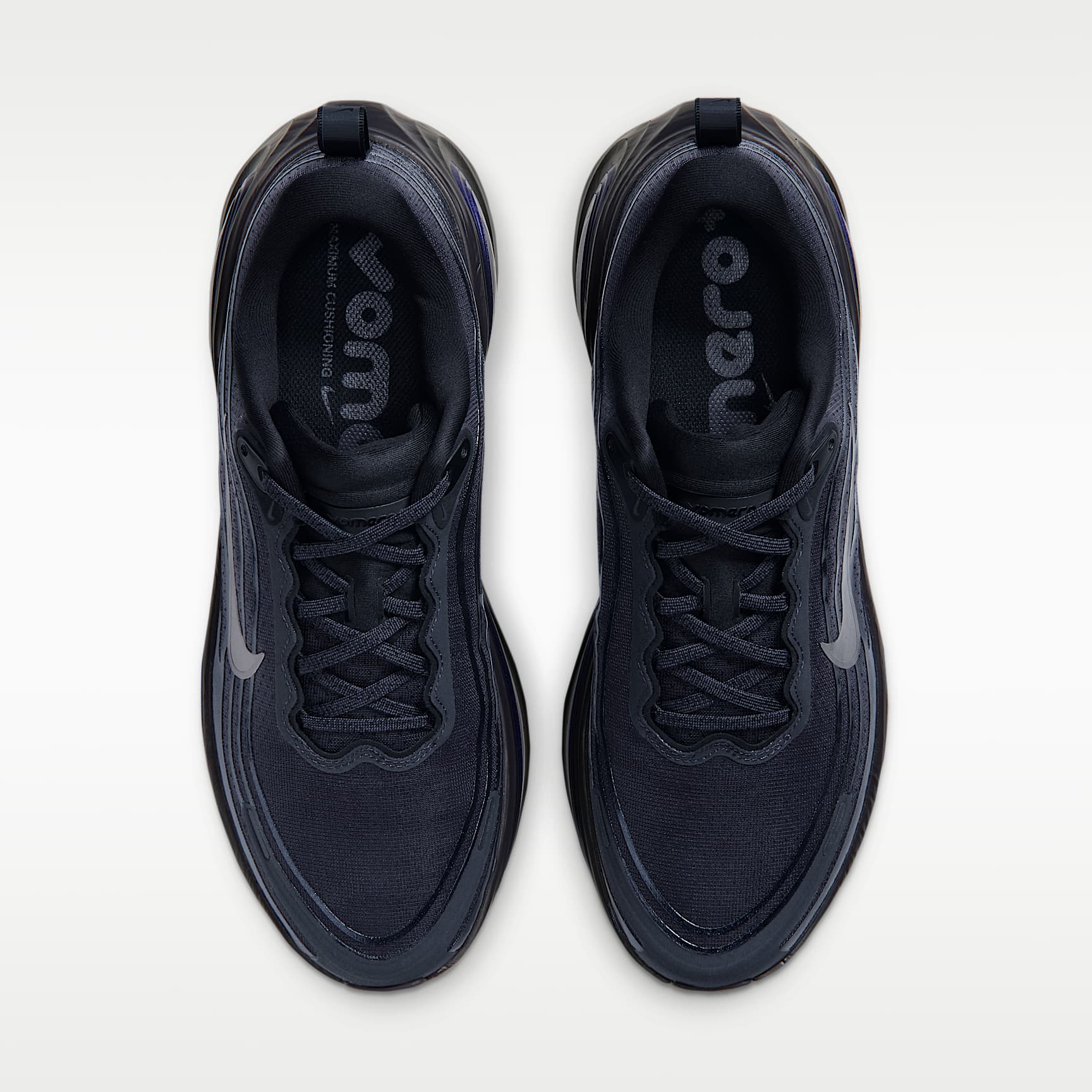 Nike Vomero Plus Straßenlaufschuh (Herren) – Gridiron/Schwarz/Team Black/Multi-Color