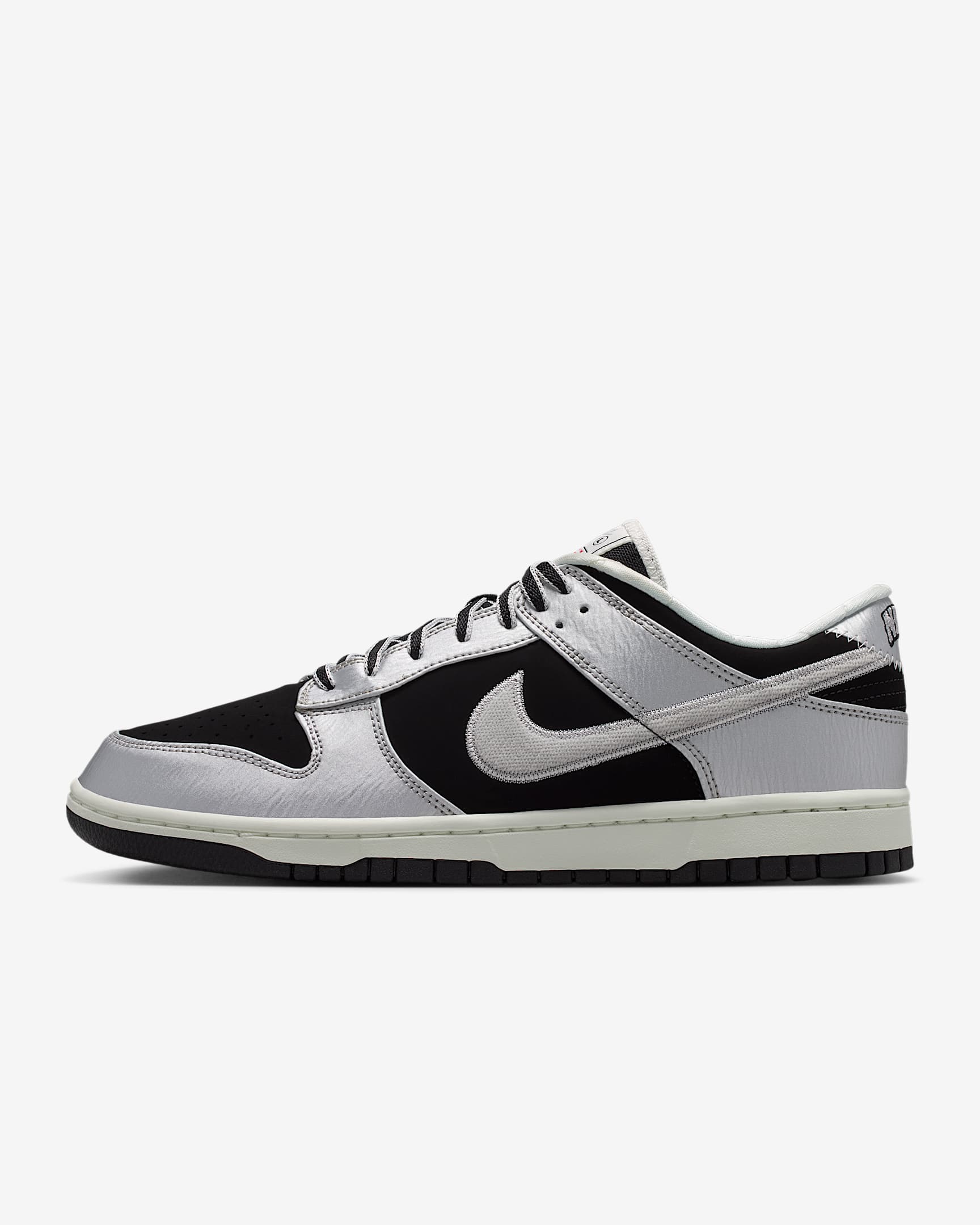 Nike Dunk Low Retro Herrenschuh – Metallic Silver/Schwarz/Sail/Metallic Silver