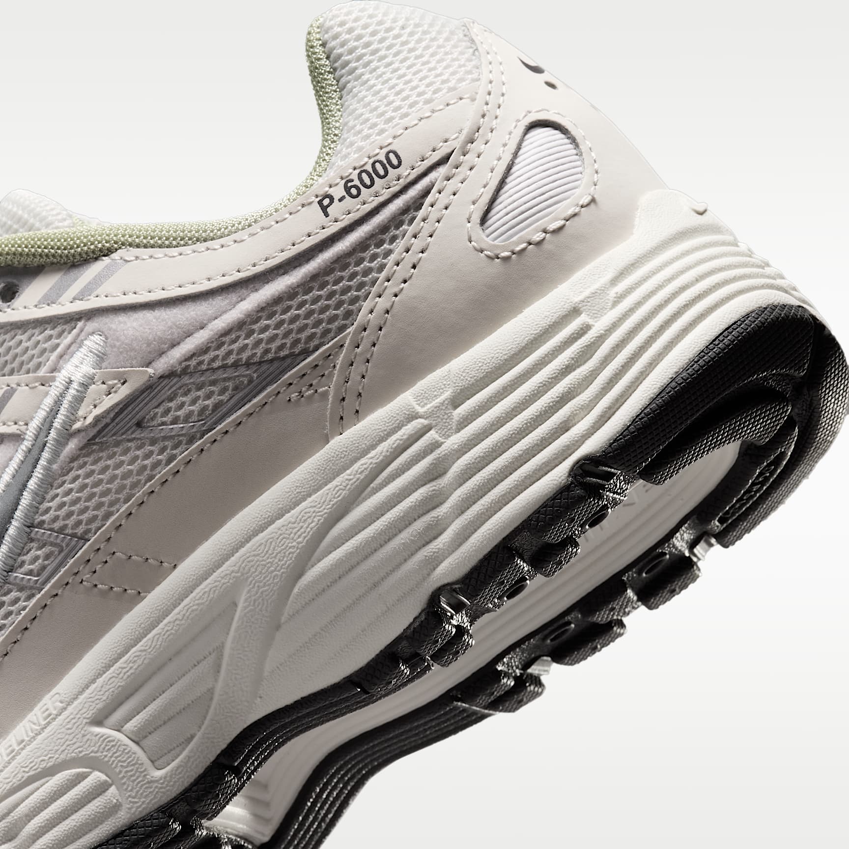 Nike P-6000 Schuh (ältere Kinder) – Platinum Tint/Sail/Anthracite/Metallic Silver
