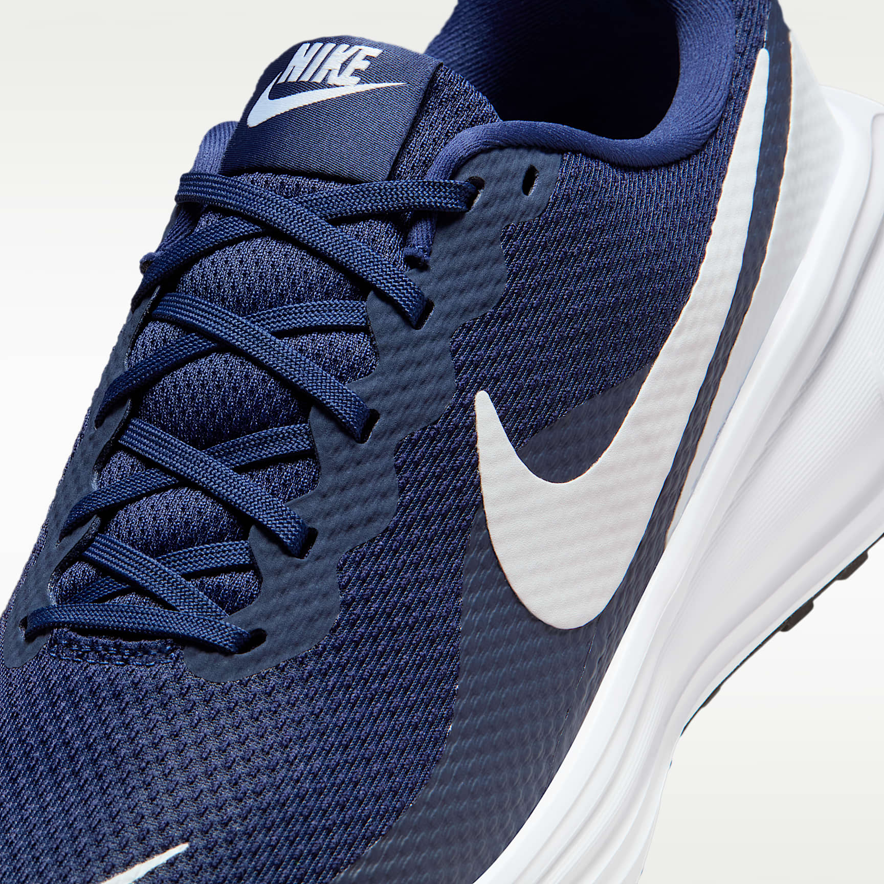 Nike Revolution 8 Straßenlaufschuh (Herren) – Midnight Navy/Weiß/Schwarz/Pure Platinum
