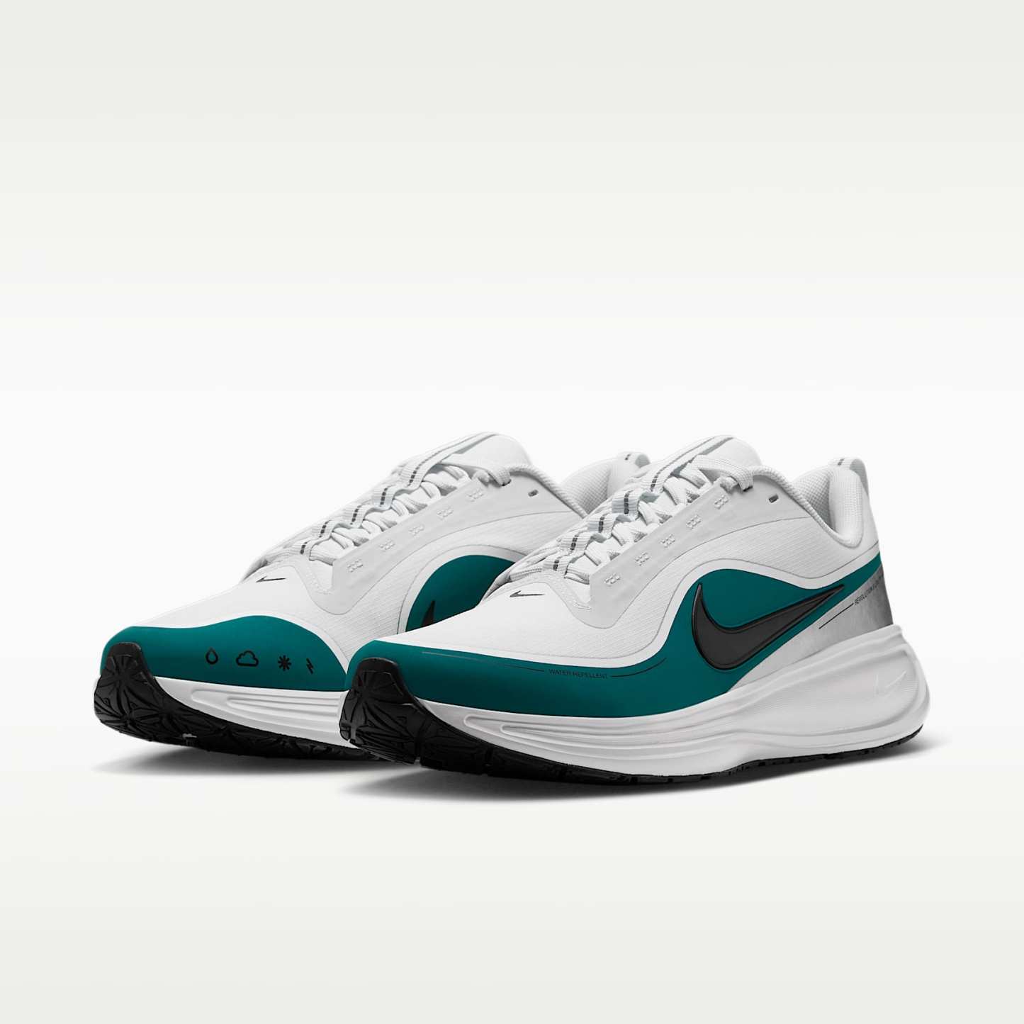 Nike Revolution 8 Utility Straßenlaufschuh (Herren) – Off White/Bright Spruce/Metallic Silver/Schwarz
