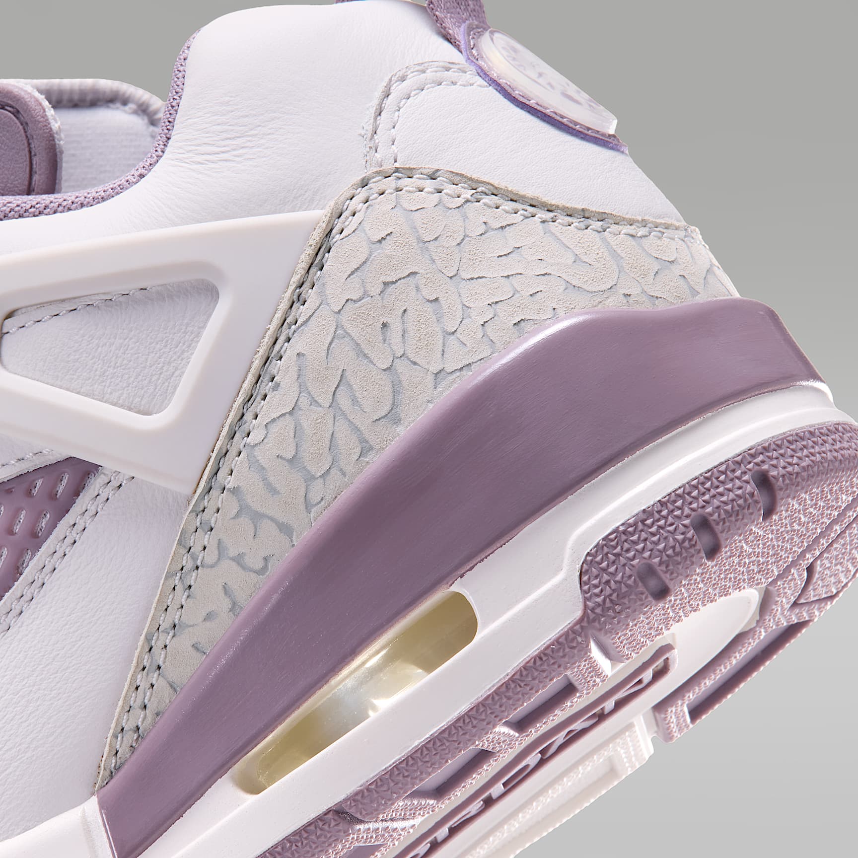 Jordan Spizike Low Schuh (Damen) – Swan/Light Smoke Grey/Purple Smoke