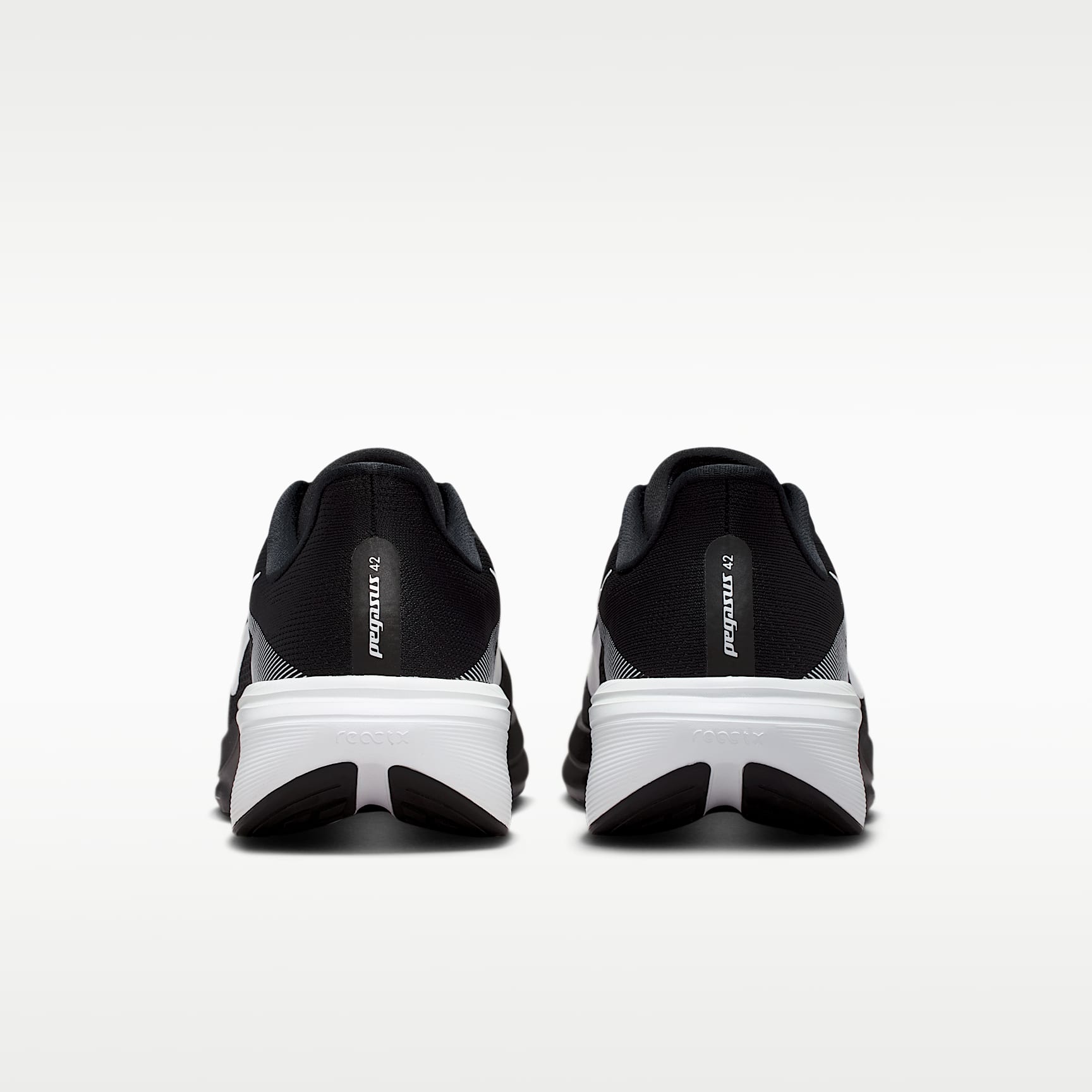 Nike Pegasus 42 Straßenlaufschuh (Herren, weit) – Schwarz/Photon Dust/Weiß