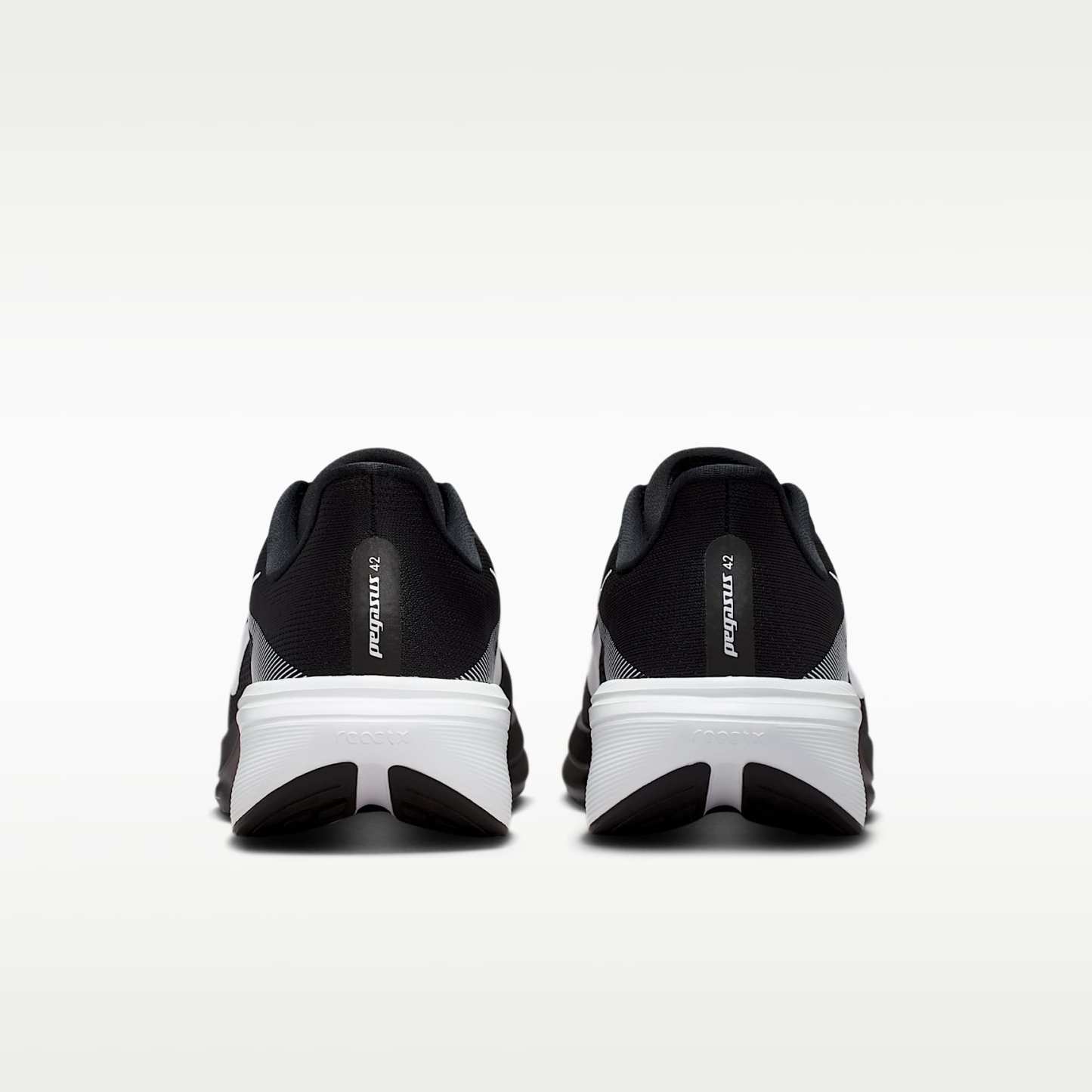 Nike Pegasus 42 Straßenlaufschuh (Herren, weit) – Schwarz/Photon Dust/Weiß