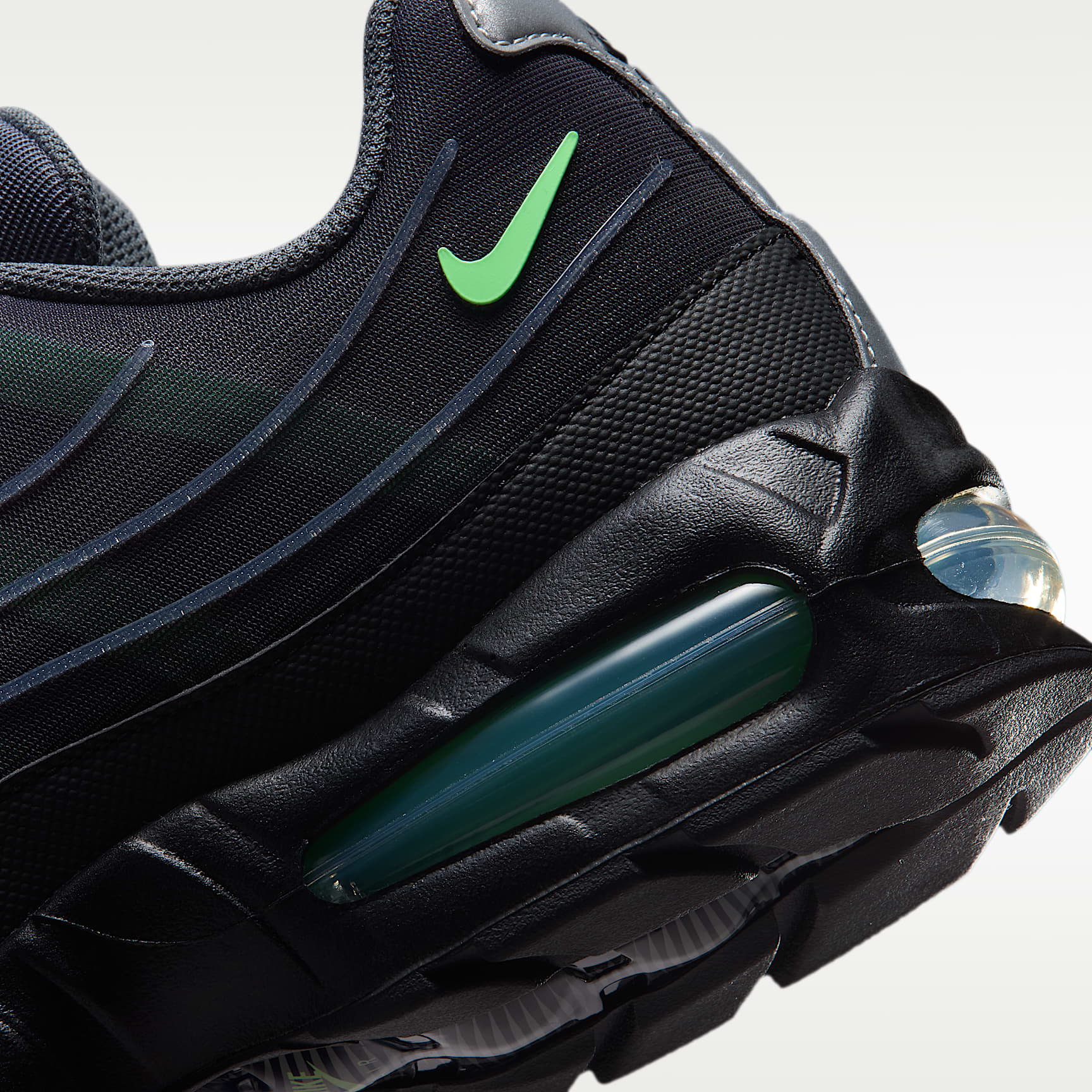 Nike Air Max 95 Big Bubble Tech Schuh (Herren) – Iron Grey/Schwarz/Metallic Silver/Illusion Green
