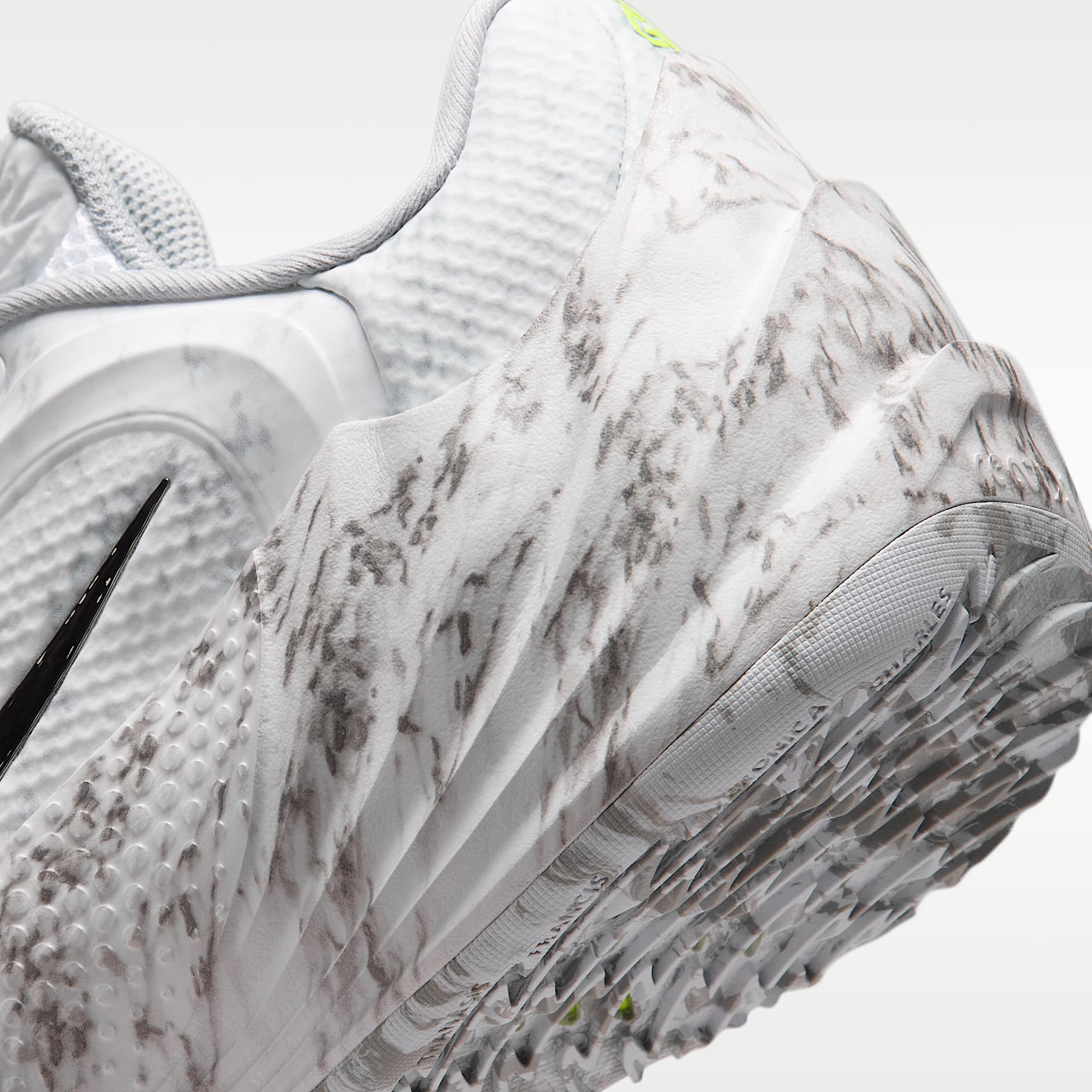 Giannis Freak 8 Basketballschuh – Weiß/Light Smoke Grey/Schwarz/Metallic Silver