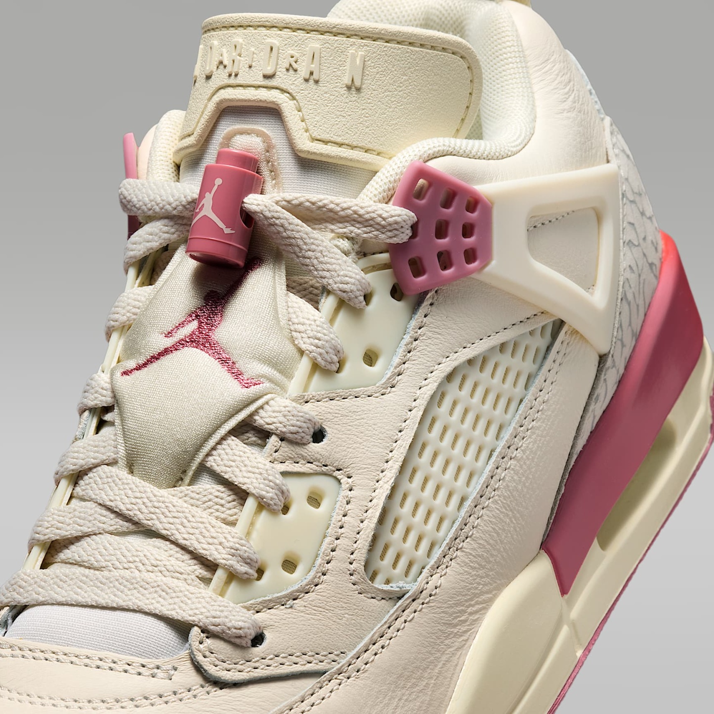 Jordan Spizike Low Schuh (Damen) – Pale Ivory/Track Red/Coconut Milk/Desert Berry