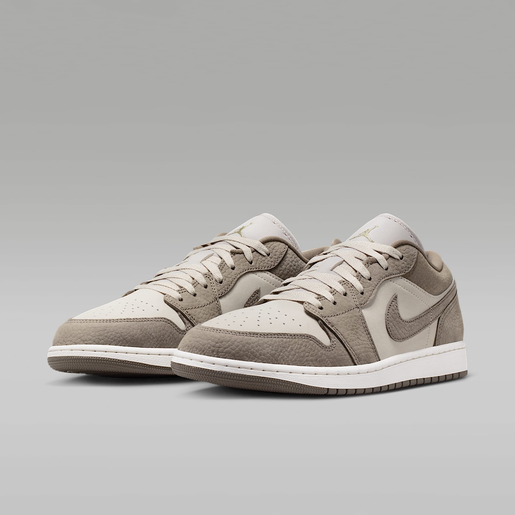 Air Jordan 1 Low Herrenschuh – Olive Grey/Cream II/Silver Sage/Olive Grey