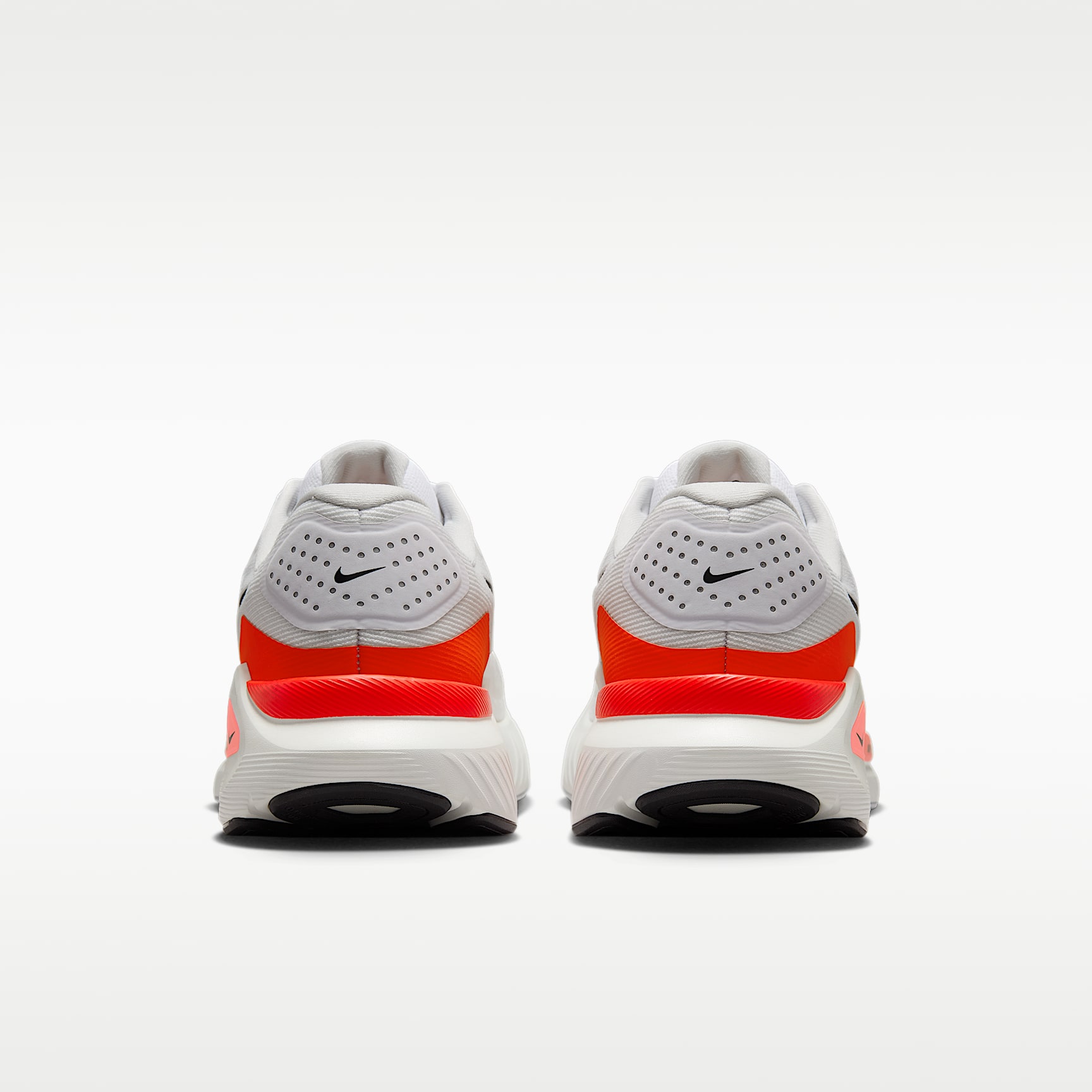 Nike Structure 26 Straßenlaufschuh (Herren) – Weiß/Bright Crimson/Photon Dust/Schwarz