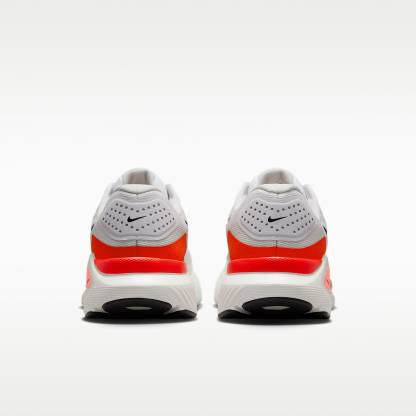 Nike Structure 26 Straßenlaufschuh (Herren) – Weiß/Bright Crimson/Photon Dust/Schwarz