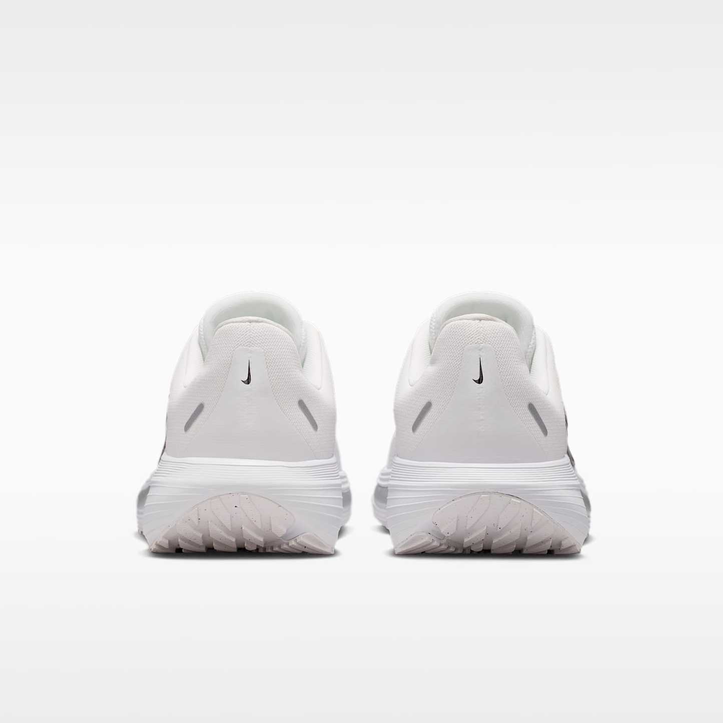 Nike Quest 7 Straßenlaufschuhe (Damen) – Summit White/Weiß/Metallic Silver/Schwarz