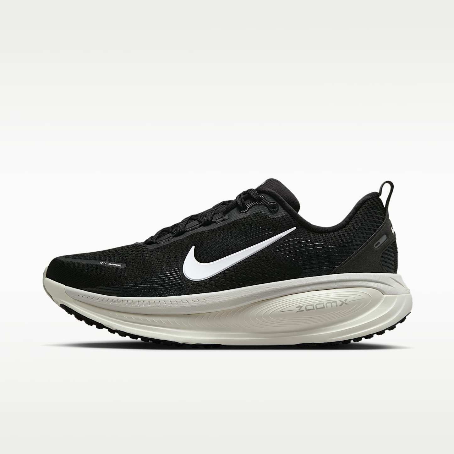 Nike Vomero 18 Straßenlaufschuh (Herren) – Schwarz/Coconut Milk/Light Iron Ore/Summit White