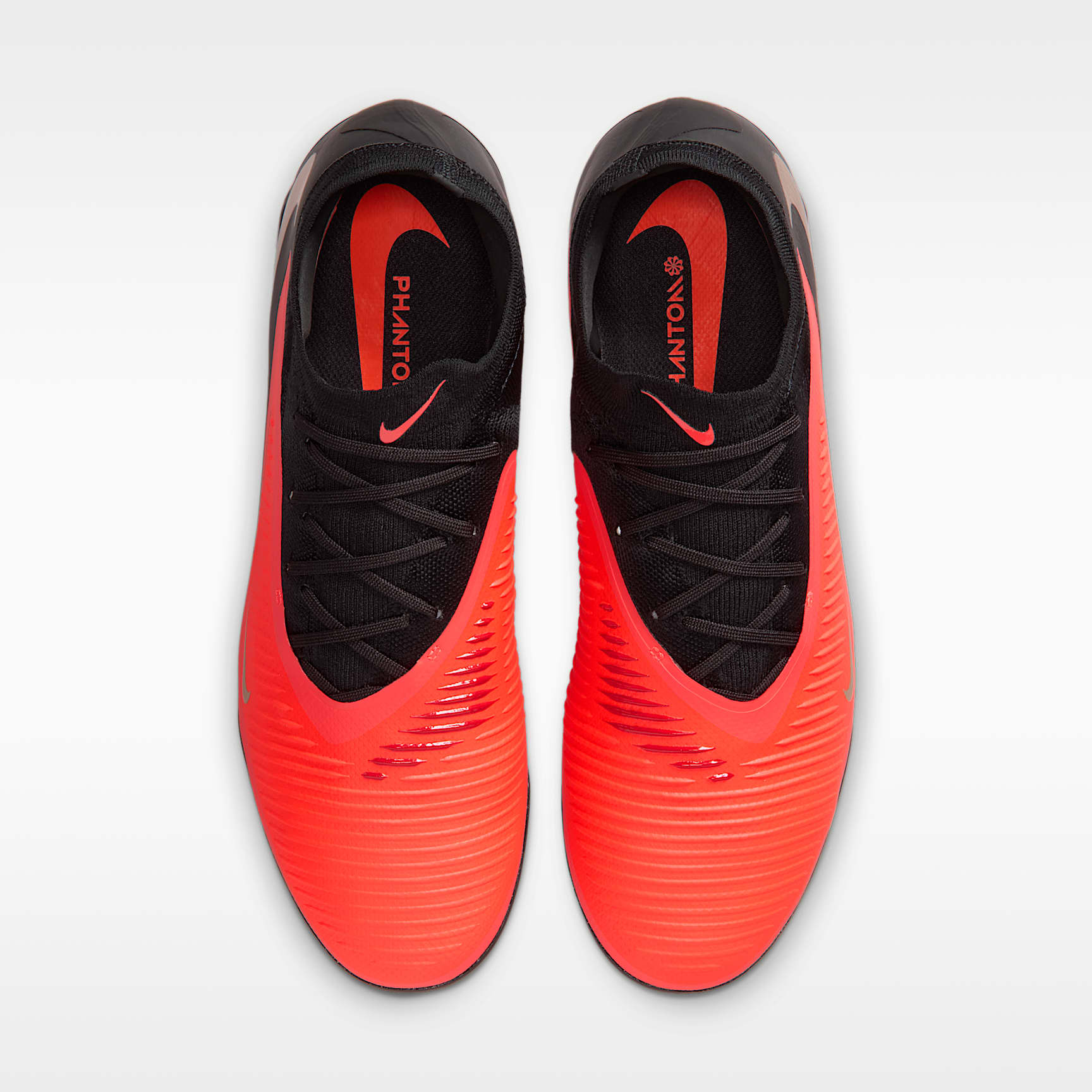 Nike Phantom 6 Low Pro Fußballschuh für Turf – Bright Crimson/Bright Crimson/Schwarz