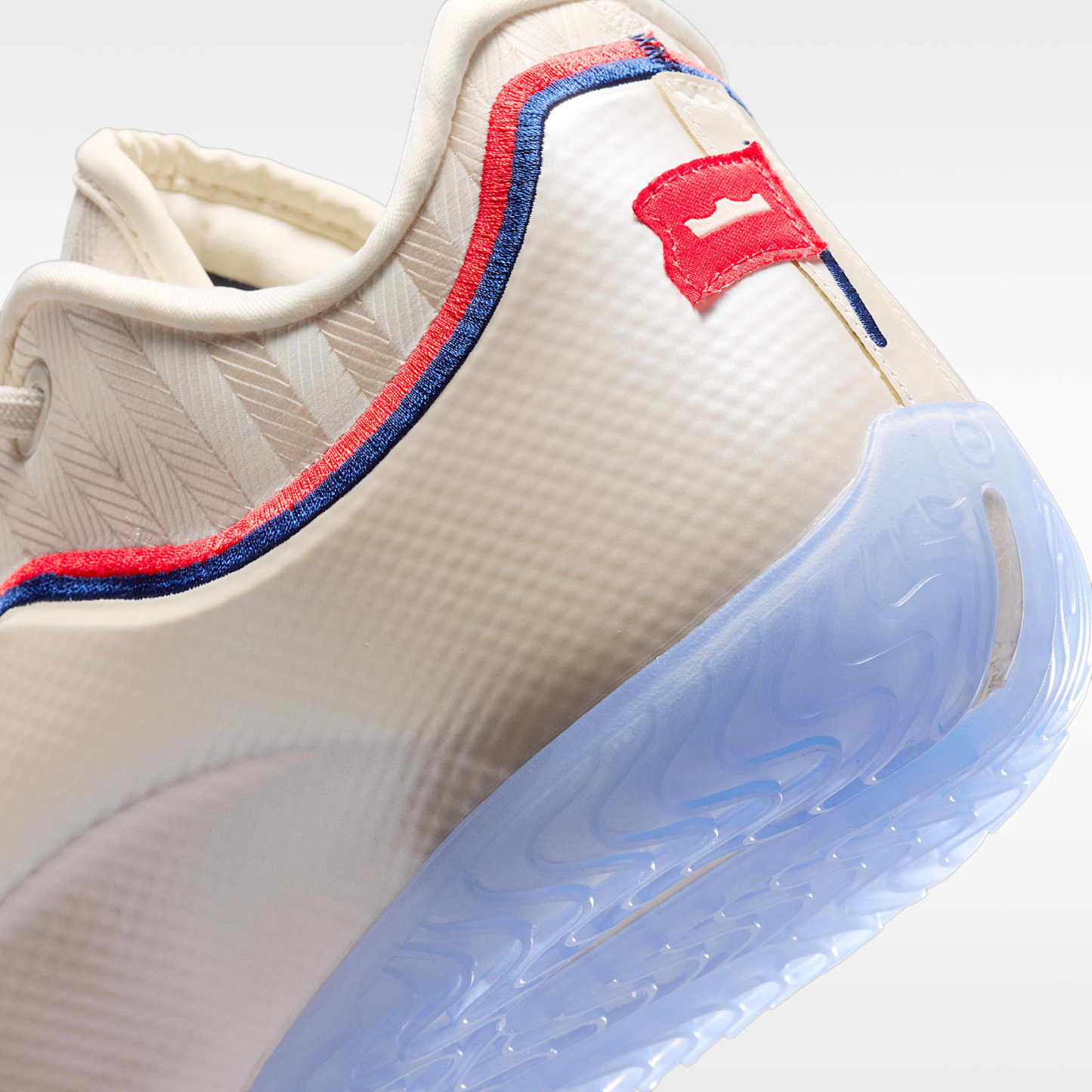 LeBron XXIII "Old Glory" Basketballschuh – Pale Ivory/University Red/Midnight Navy/Metallic Gold