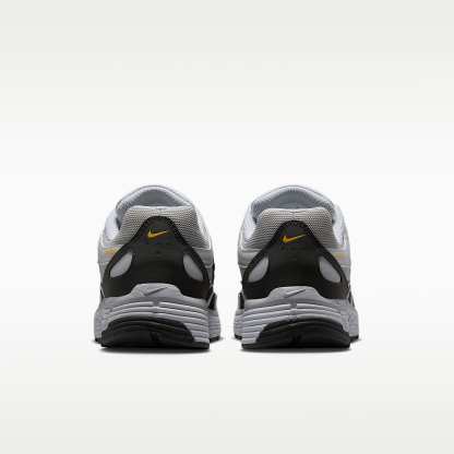 Nike P-6000 Schuh (Herren) – Grey Fog/Photon Dust/Laser Orange/Newsprint