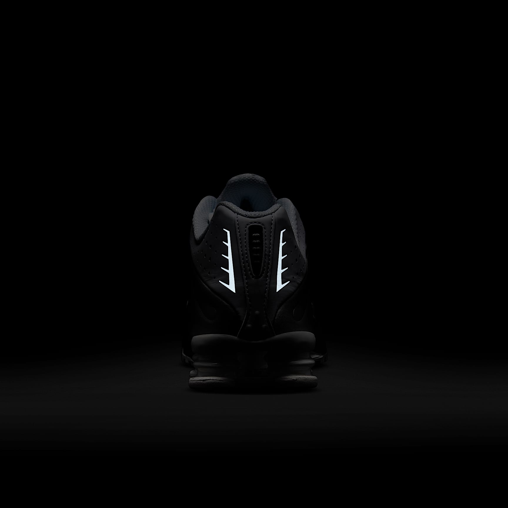 Nike Shox R4 Schuh (Herren) – Weiß/Weiß/Bright Crimson/Metallic Silver
