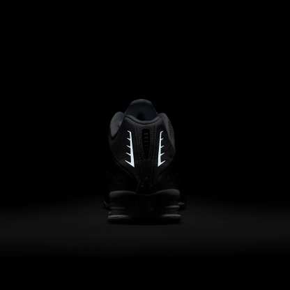 Nike Shox R4 Schuh (Herren) – Weiß/Weiß/Bright Crimson/Metallic Silver