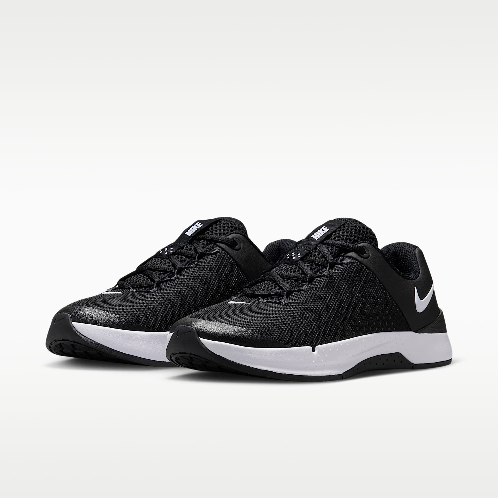 Nike MC Trainer 4 Trainingsschuh (Damen) – Schwarz/Weiß