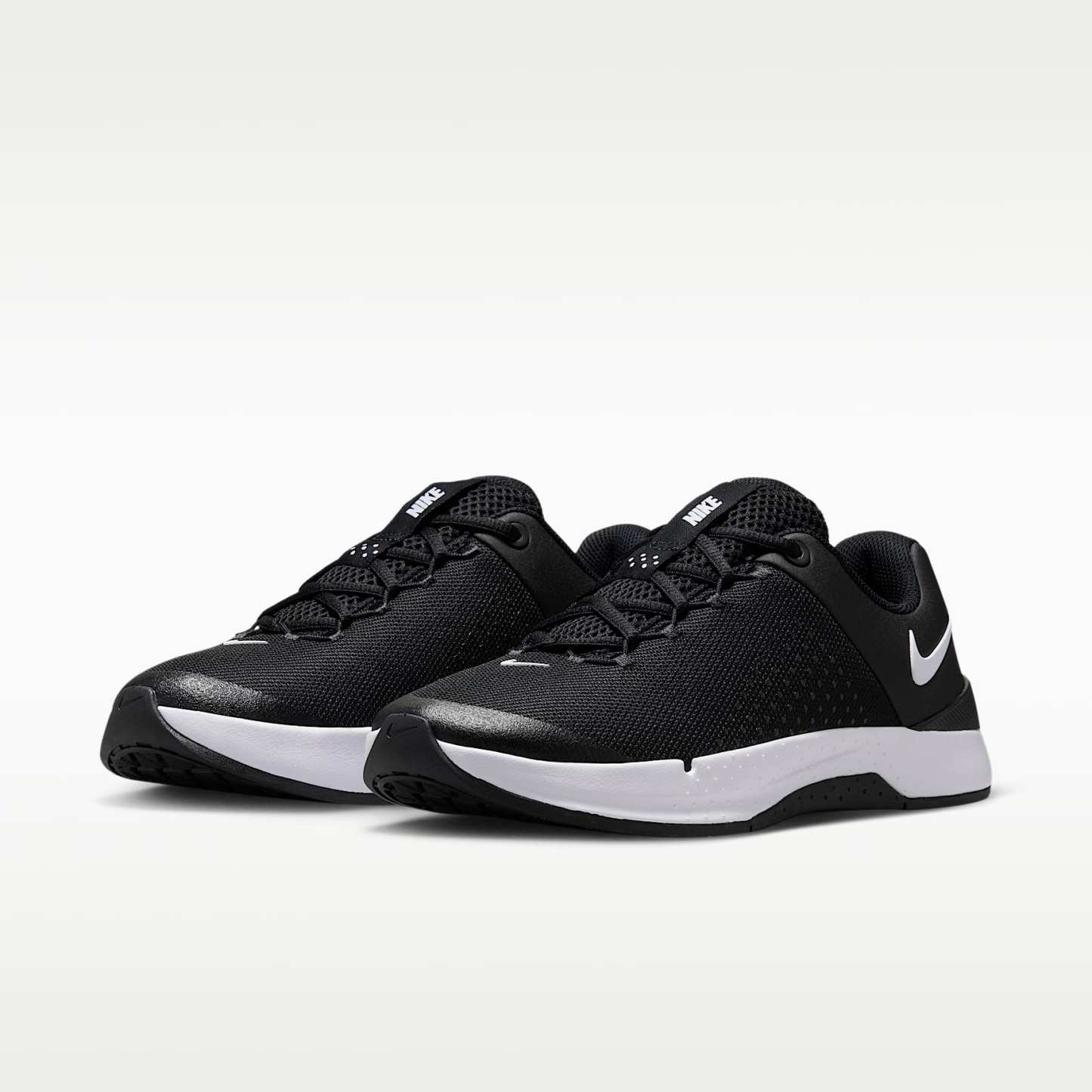 Nike MC Trainer 4 Trainingsschuh (Damen) – Schwarz/Weiß