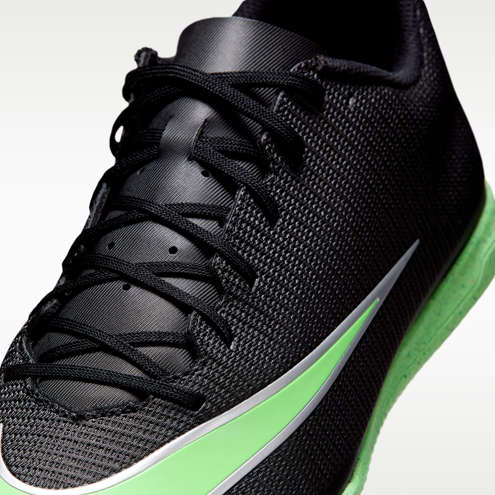 Nike Mercurial Vapor 17 Club Low-Top-Fußballschuh für Hallen- und Hartplätze – Schwarz/Schwarz/Illusion Green
