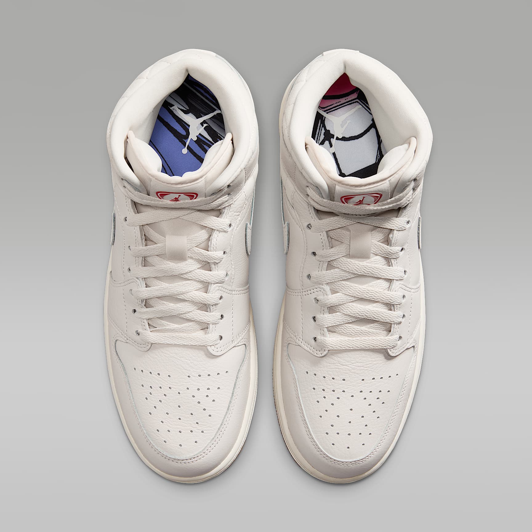 Air Jordan 1 Mid SE Schuh (Herren) – Phantom/Gum Dark Brown/University Red/Sail