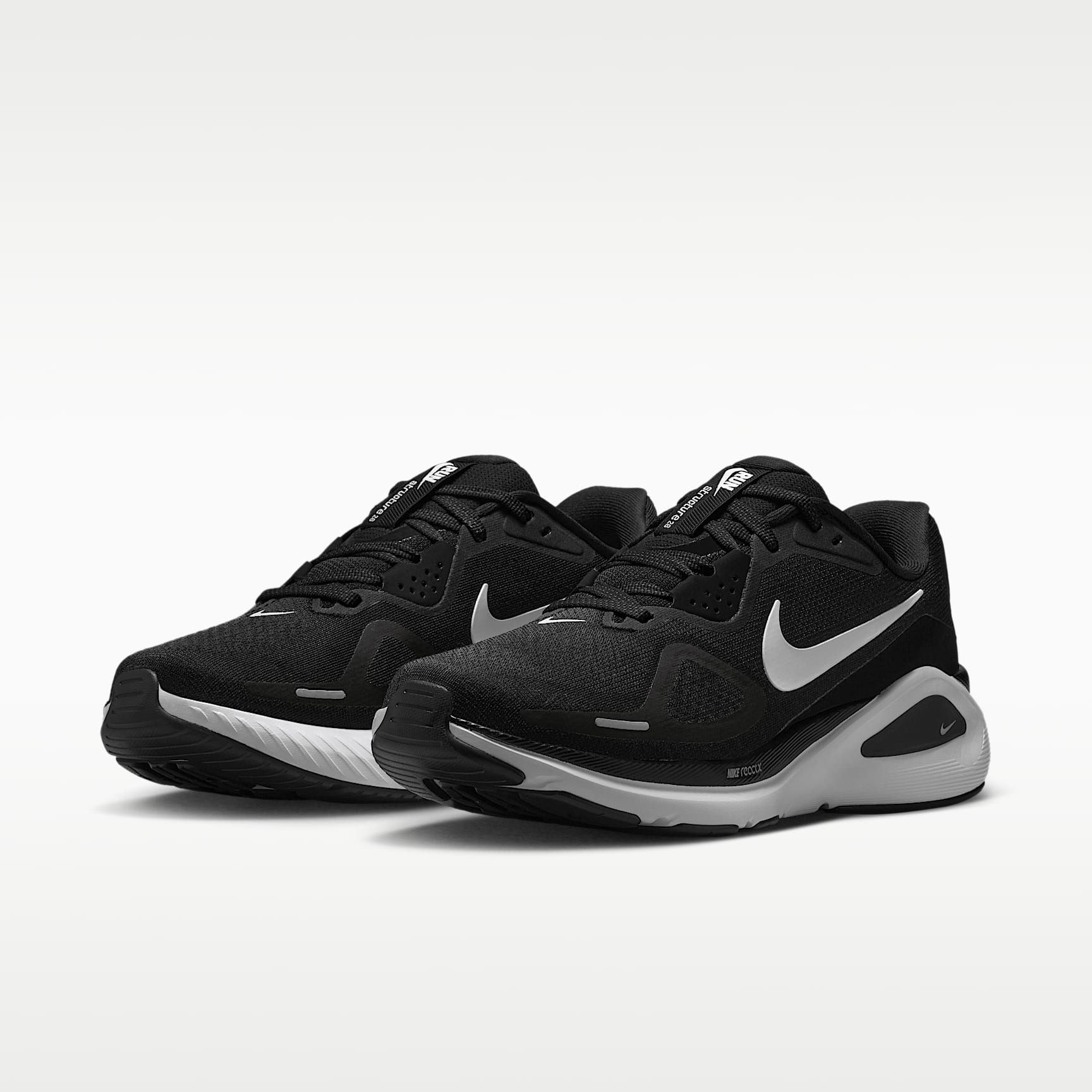 Nike Structure 26 Straßenlaufschuh (Damen) – Schwarz/Cool Grey/Metallic Silver/Weiß