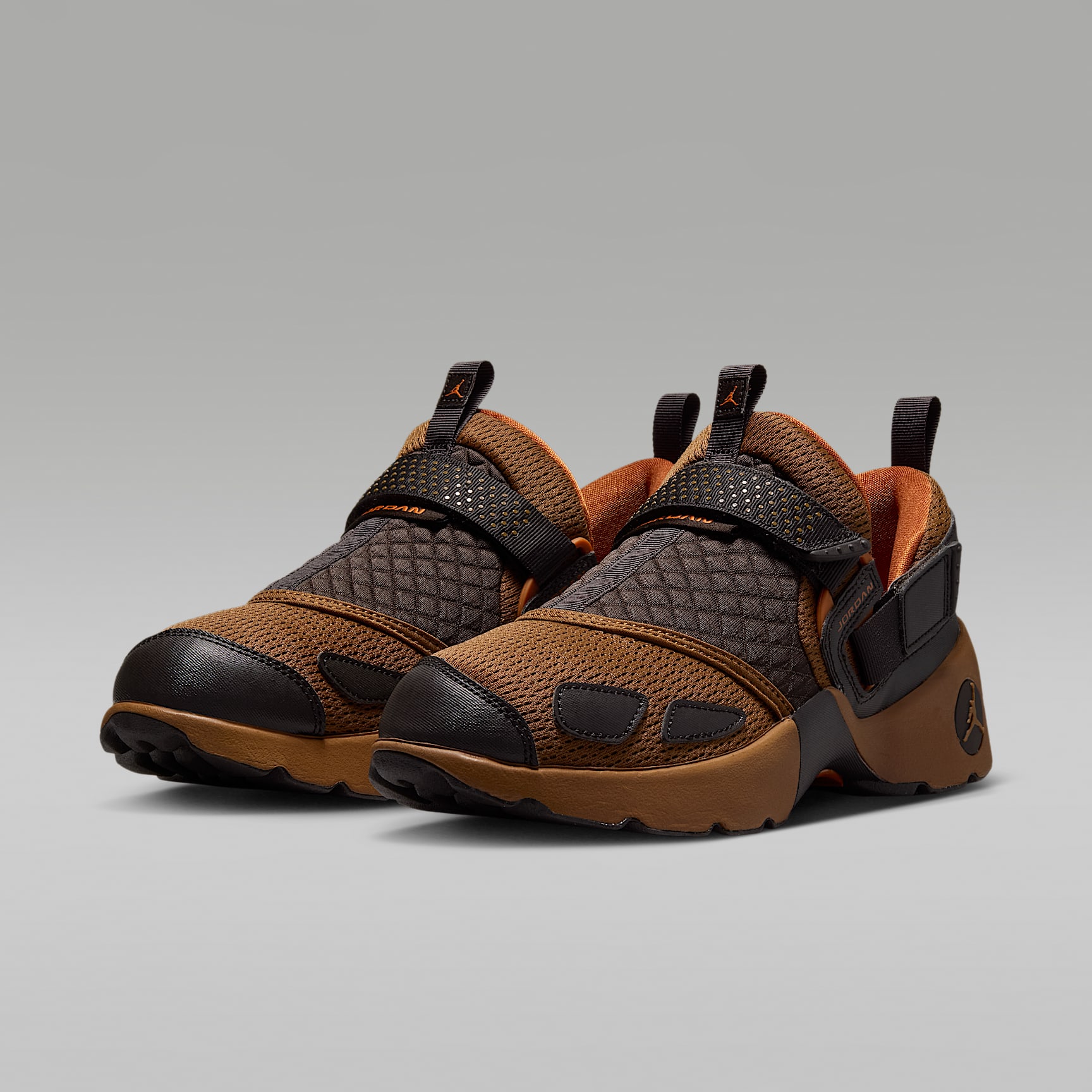 Jordan Trunner LX Schuh (Damen) – Light British Tan/Reflective Silver/Weiß/Desert Orange