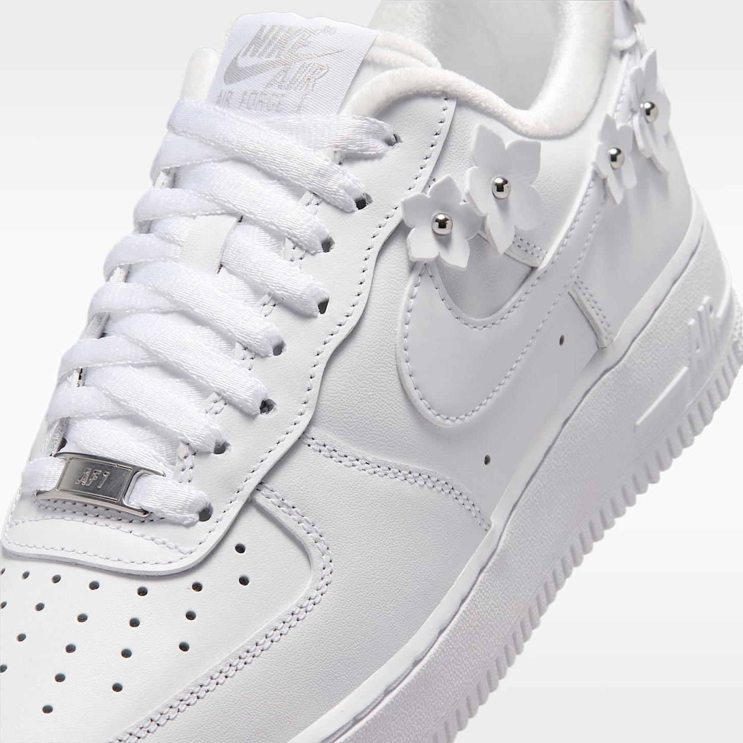 Nike Air Force 1 '07 "Florette" Schuh (Damen) – Weiß/Wolf Grey/Metallic Silver/Weiß