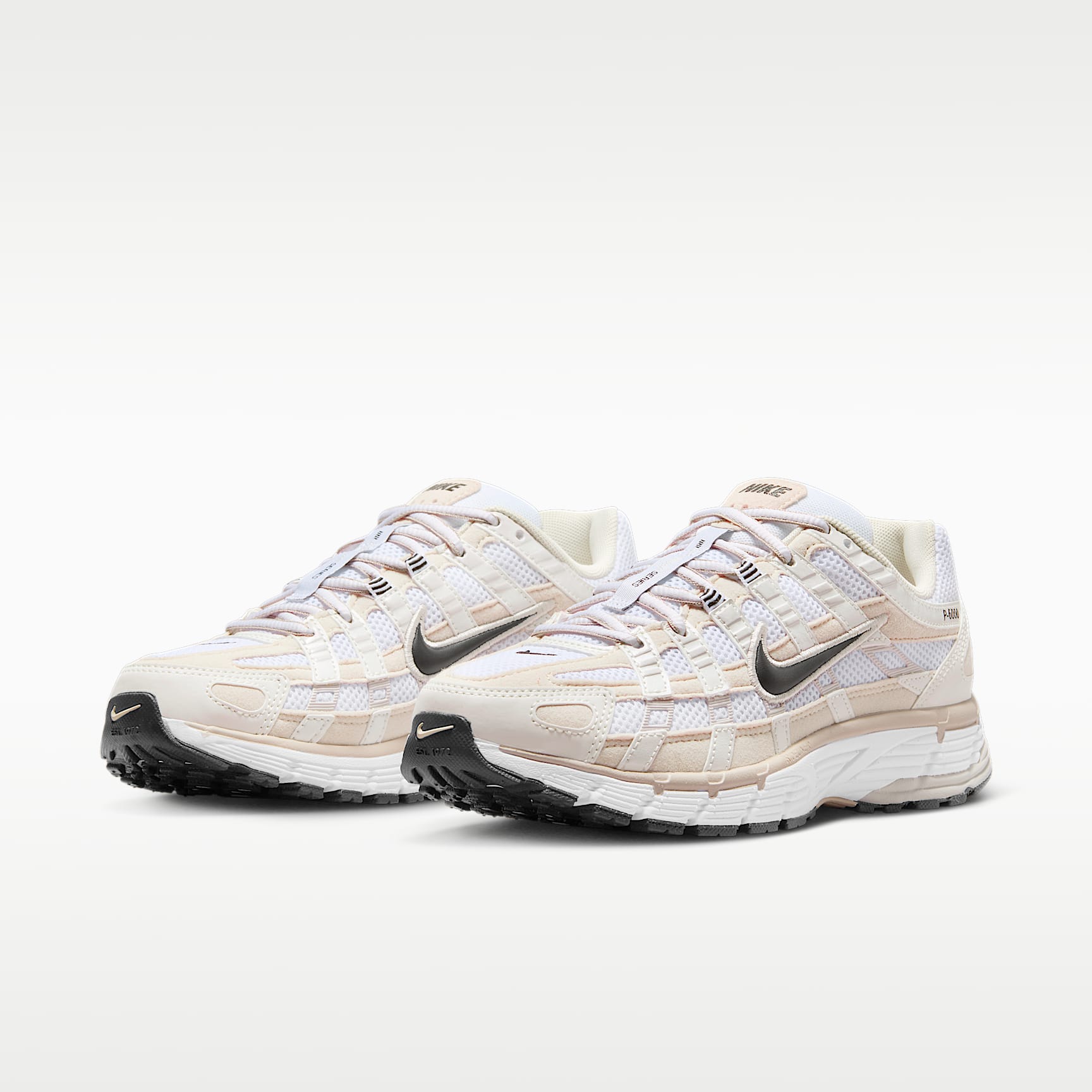 Nike P-6000 Damenschuh – Light Orewood Brown/Weiß/Metallic Summit White/Schwarz