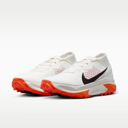 ACG Zegama Trail Traillaufschuh (Herren) – Summit White/Phantom/Safety Orange/Schwarz