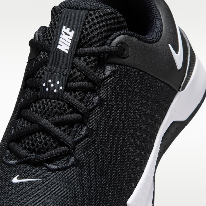 Nike MC Trainer 4 Trainingsschuh (Damen) – Schwarz/Weiß