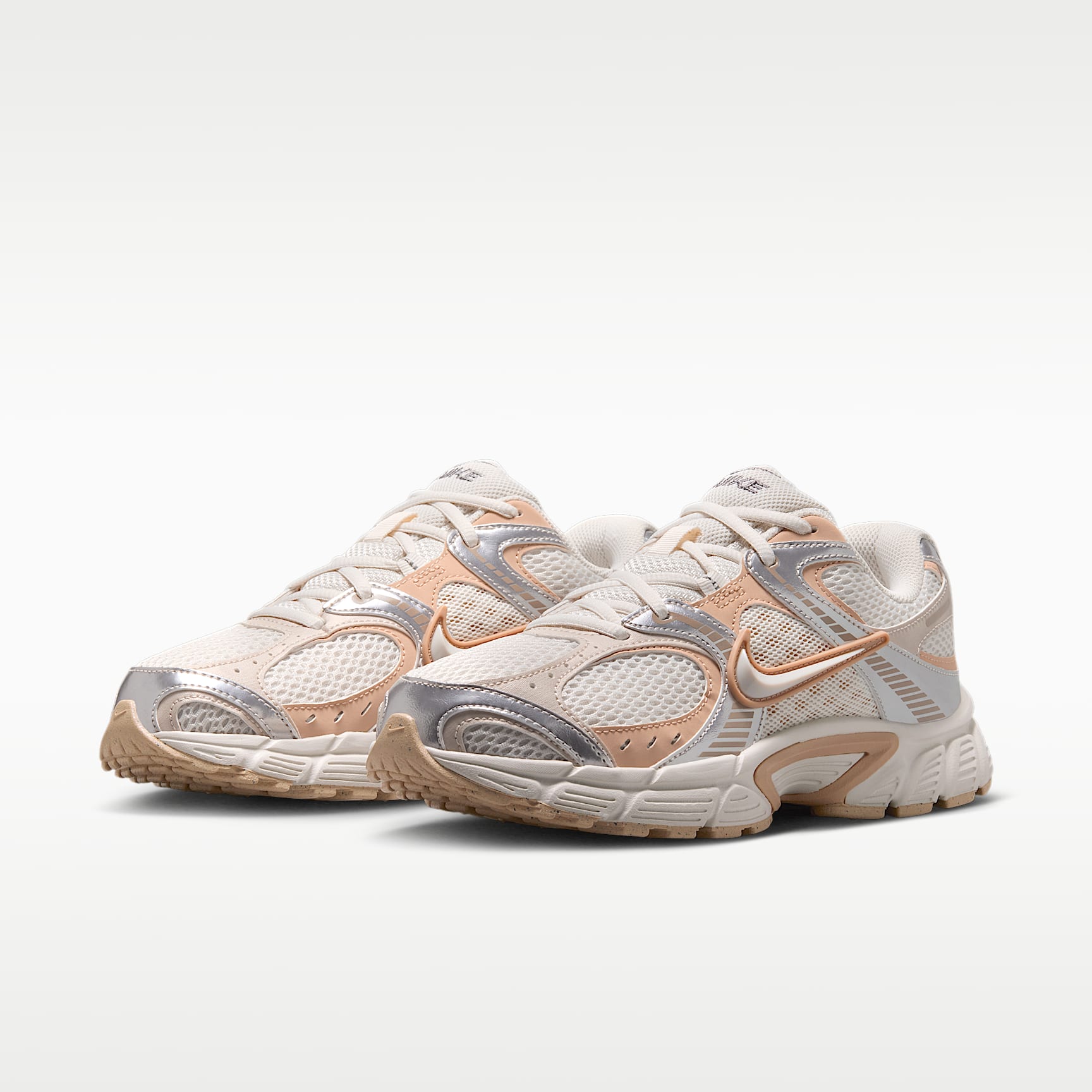 Nike V5 RNR Schuh mit reflektierenden Akzenten (Damen) – Phantom/Chalk/Shimmer/Phantom