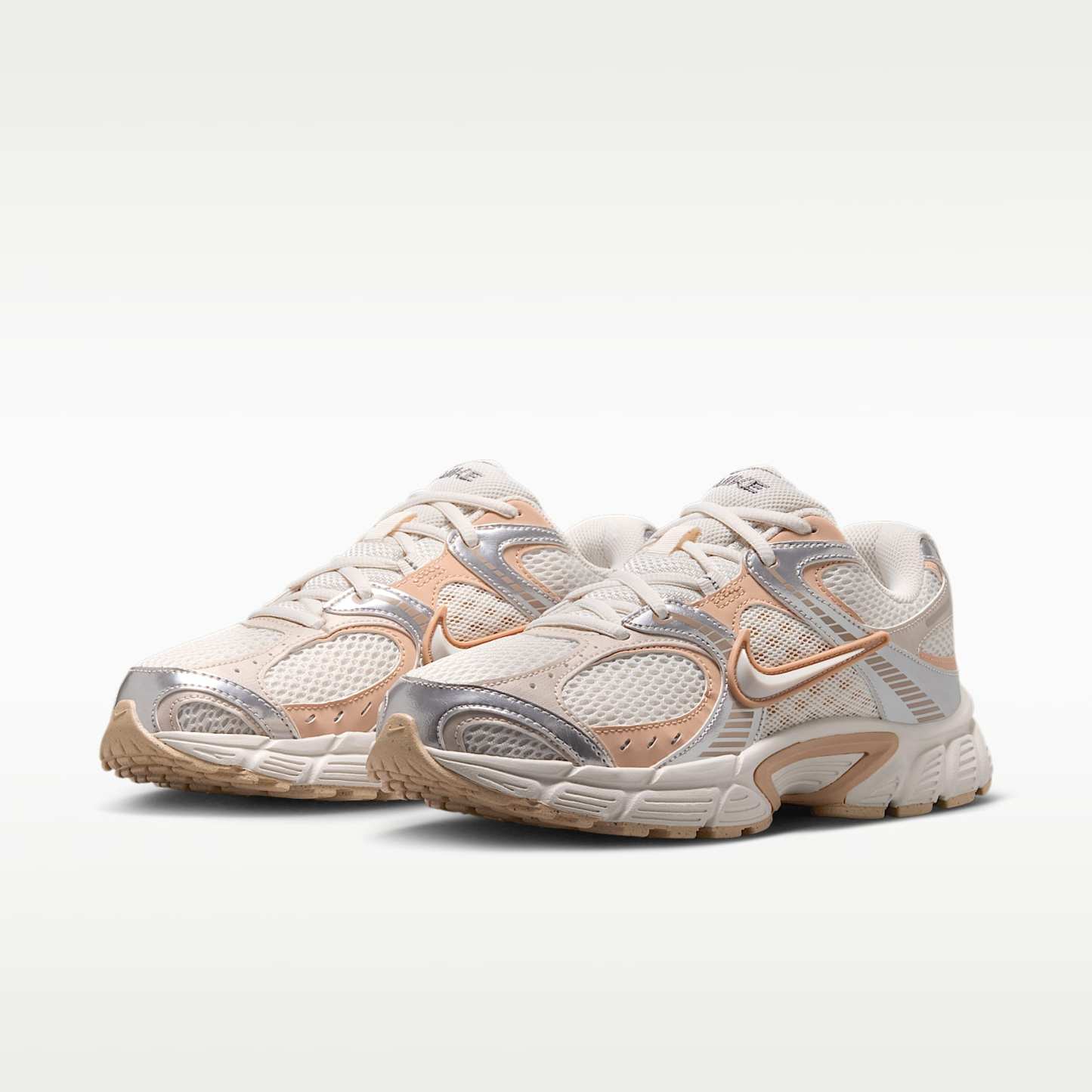 Nike V5 RNR Schuh mit reflektierenden Akzenten (Damen) – Phantom/Chalk/Shimmer/Phantom