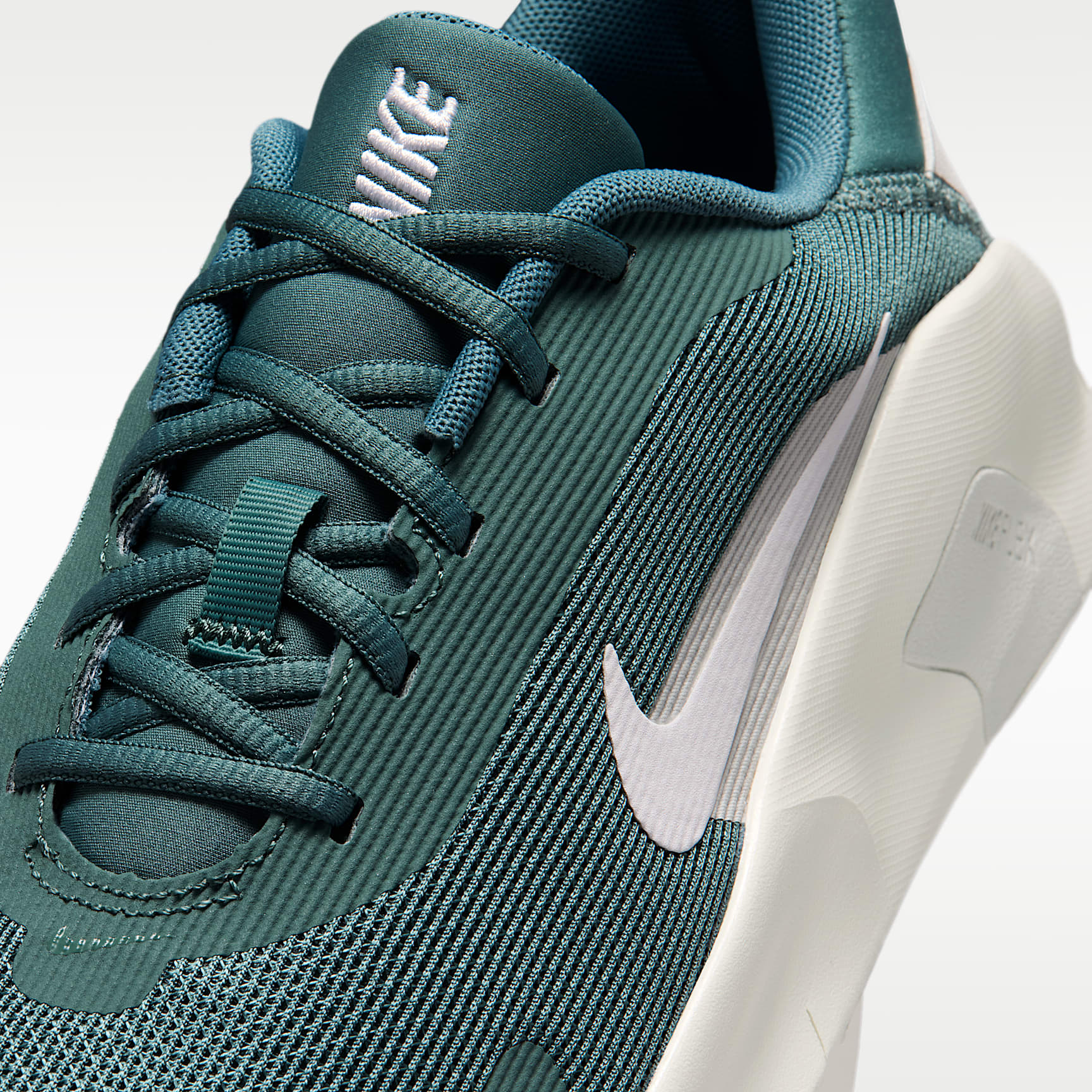 Nike Flex Train Workout-Schuh (Herren) – Mineral Slate/Spruce Aura/Photon Dust/Weiß