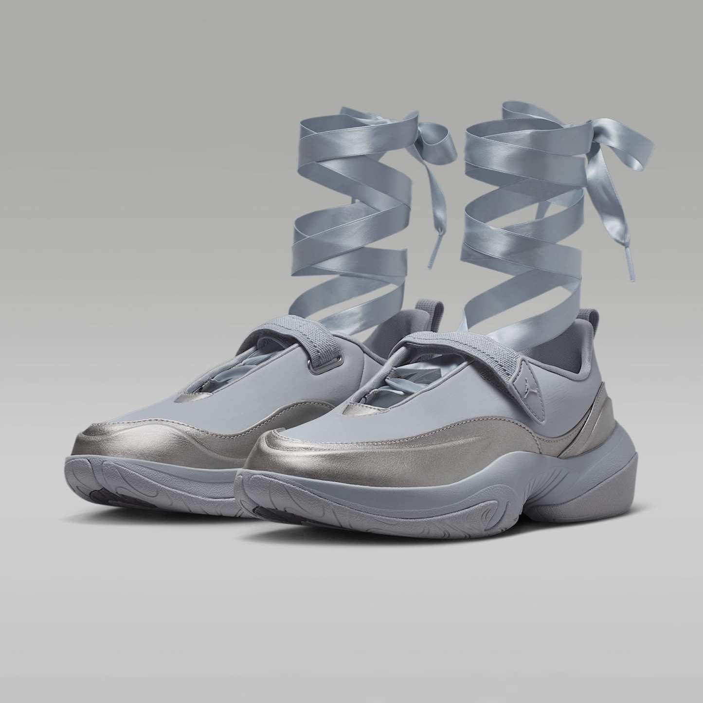 Jordan Pointe Schuh (Damen) – Metallic Silver/Smoke Grey/Photon Dust