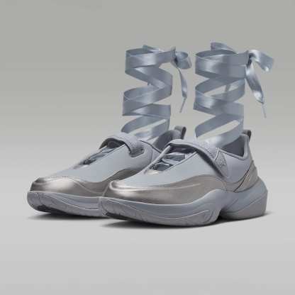 Jordan Pointe Schuh (Damen) – Metallic Silver/Smoke Grey/Photon Dust