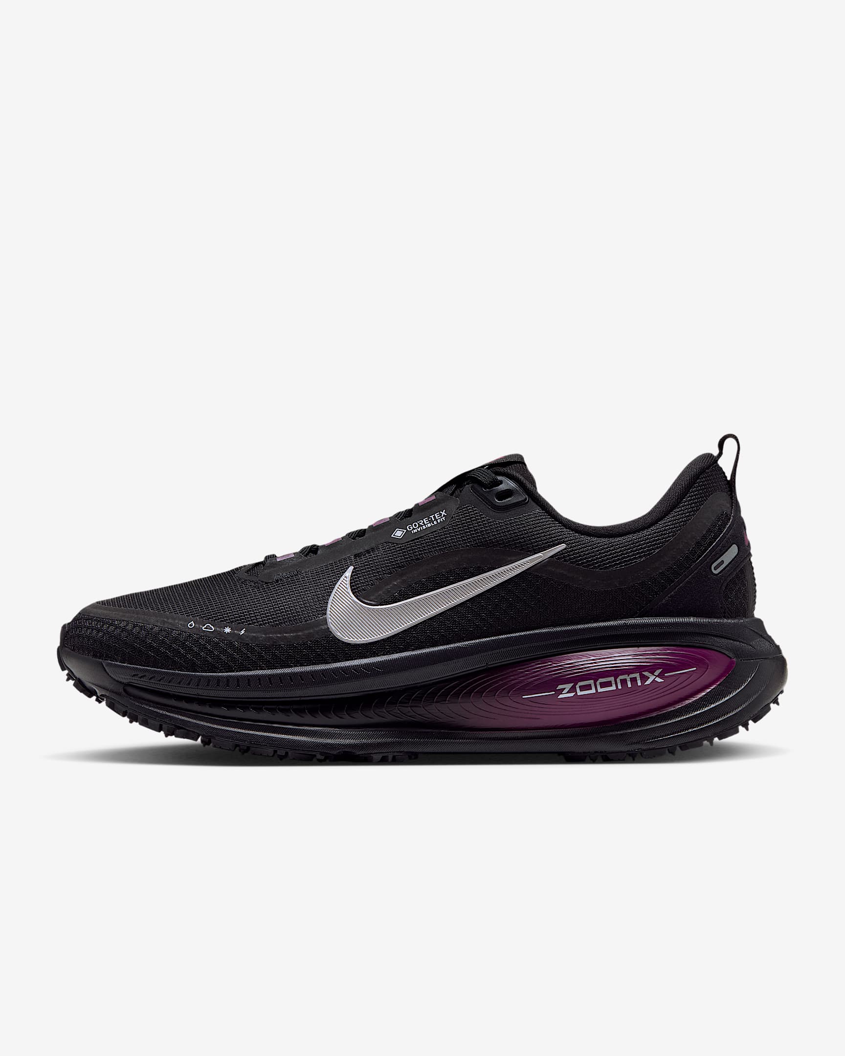 Nike Vomero 18 GORE-TEX Wasserdichter Straßenlaufschuh mit reflektierenden Designakzenten (Damen) – Schwarz/True Berry/Purple Pulse/Metallic Silver