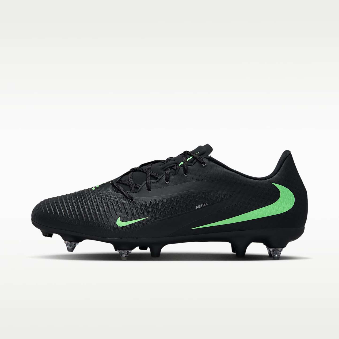 Nike Phantom 6 Low Academy Fußballschuh für weichen Rasen – Schwarz/Schwarz/Illusion Green