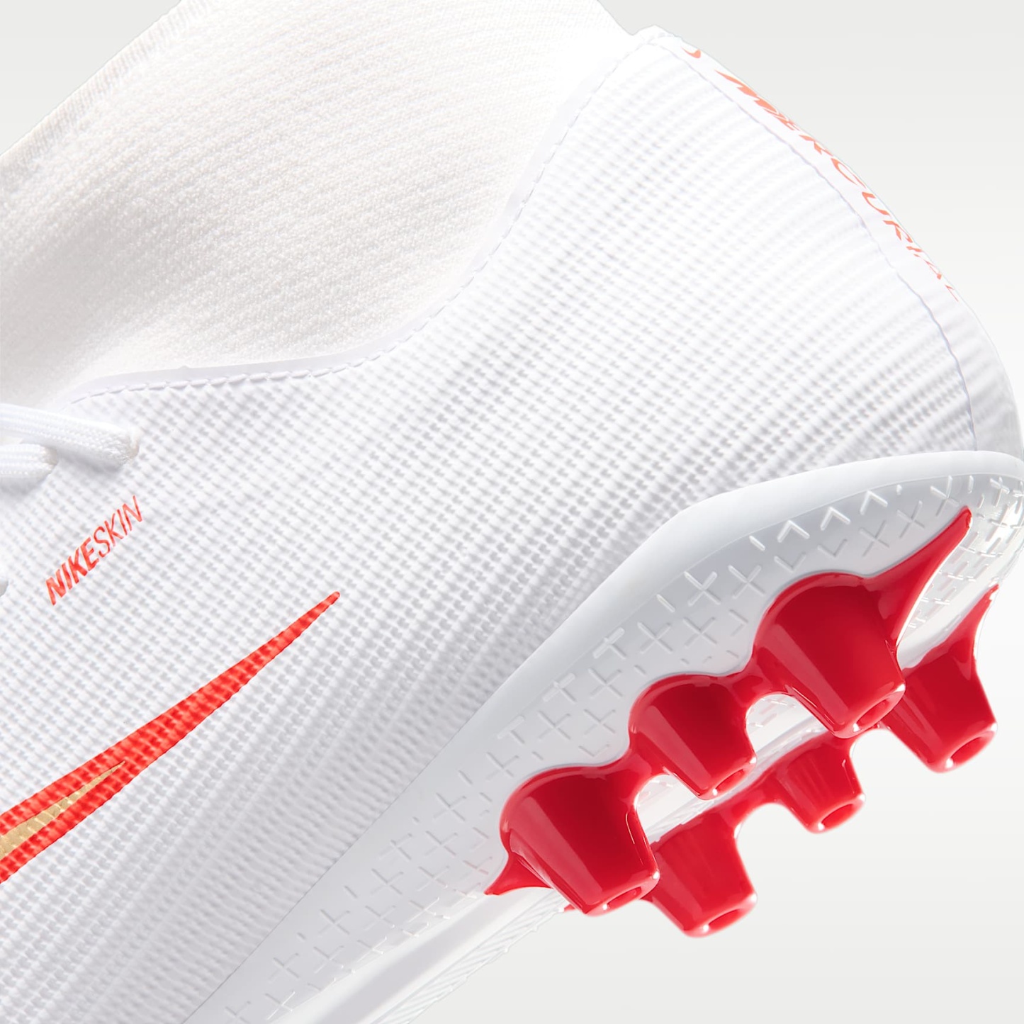 Nike Mercurial Superfly 11 Academy High-Top-Fußballschuh für Kunstrasen – Weiß/Bright Crimson/Blur