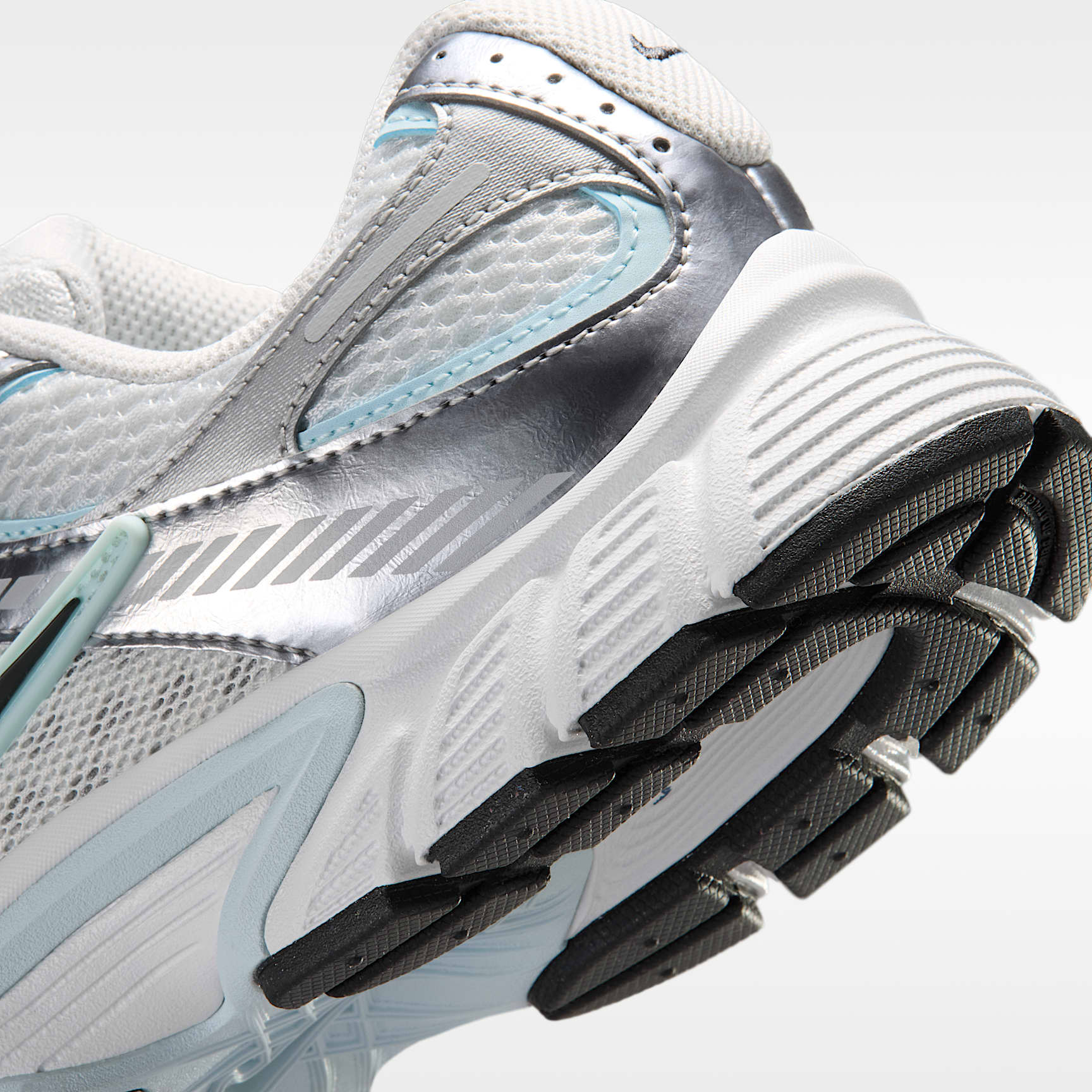 Nike V5 RNR Schuh mit reflektierenden Akzenten (Damen) – Grey Fog/Off White/Glacier Blue/Anthracite