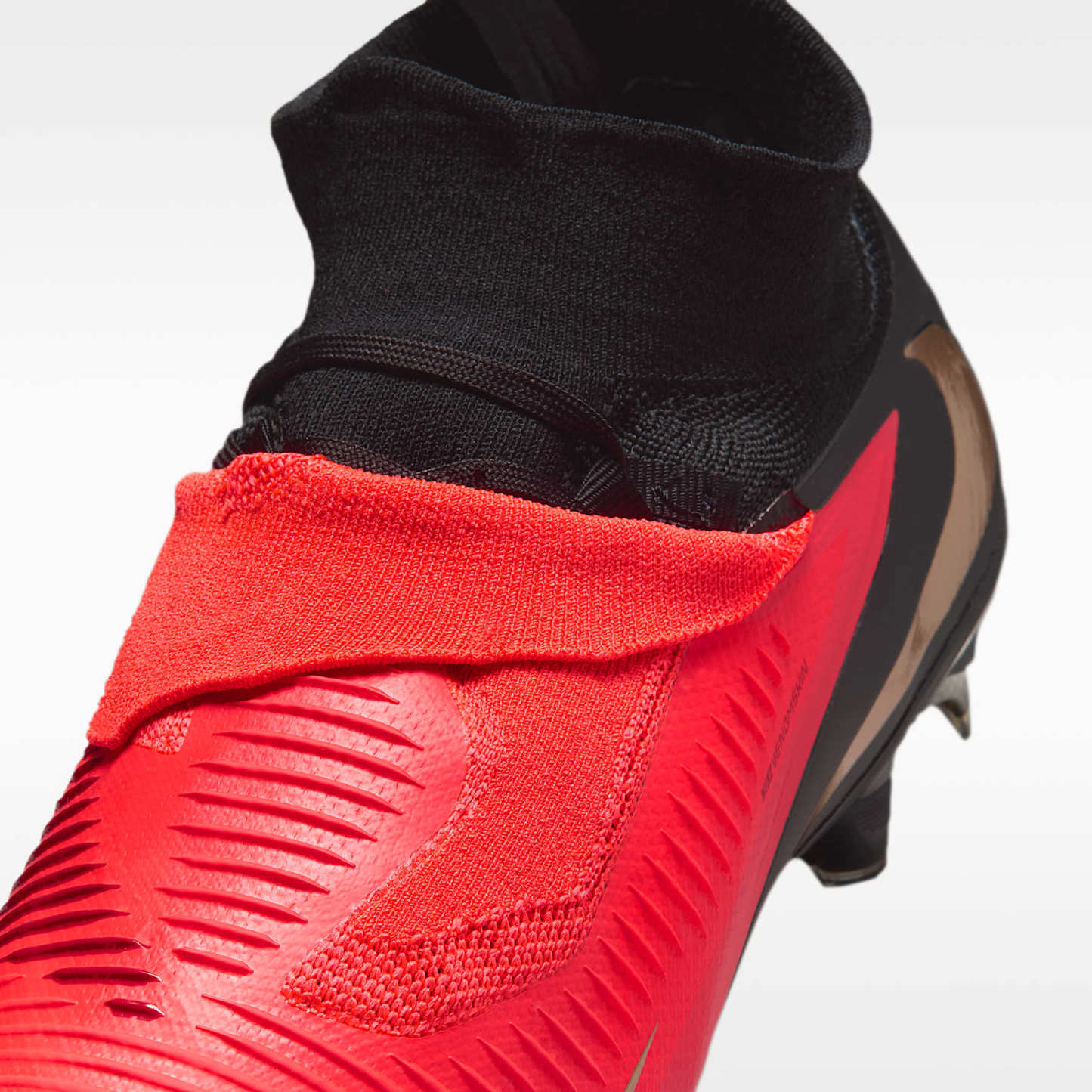 Nike Phantom 6 High Pro Fußballschuh für normalen Rasen – Bright Crimson/Schwarz/Blur